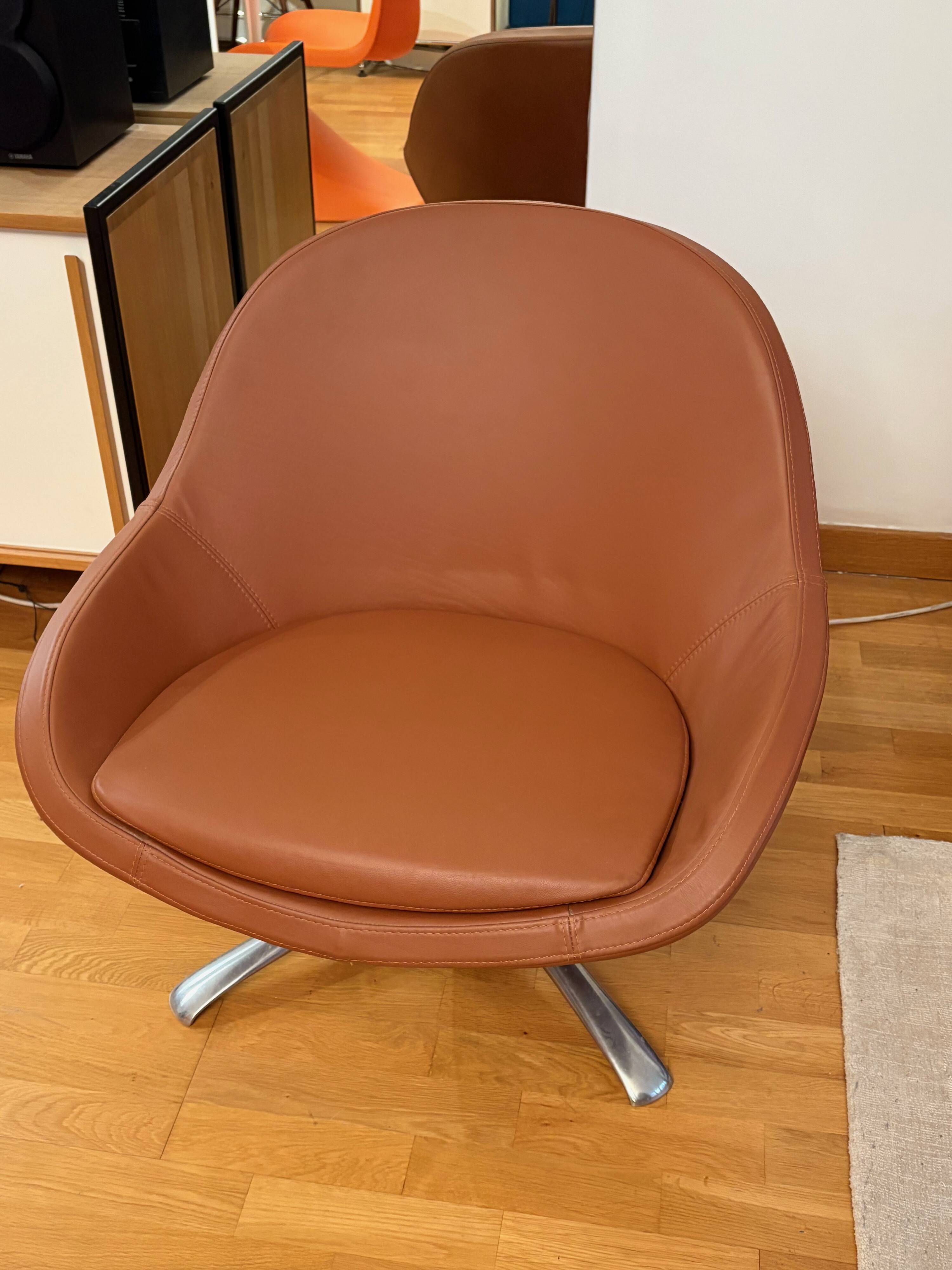 Caramel leather Veneto armchair with swivel function (2 available)