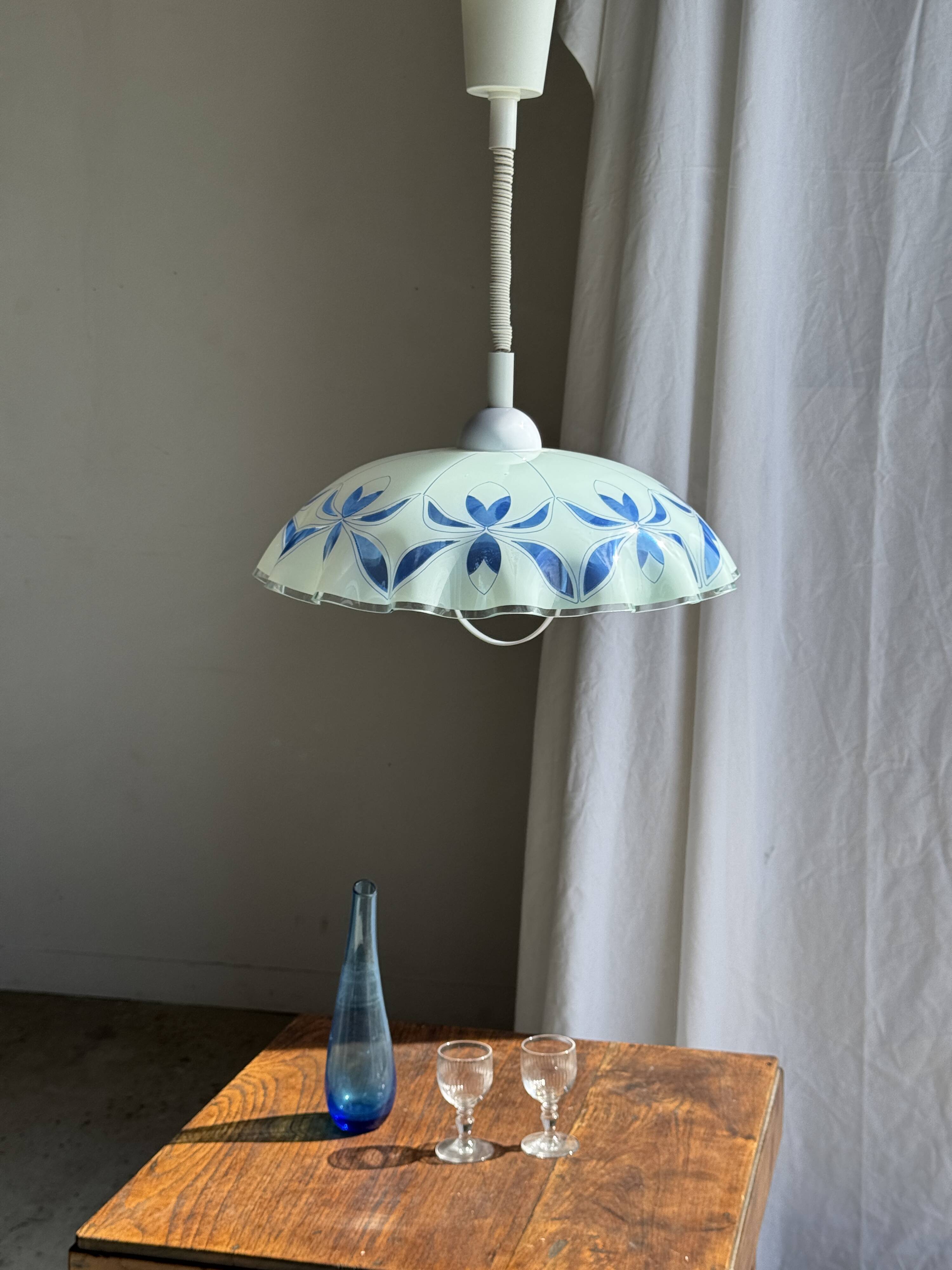 Vintage suspension in white and blue glass with wavy edge D46 H53