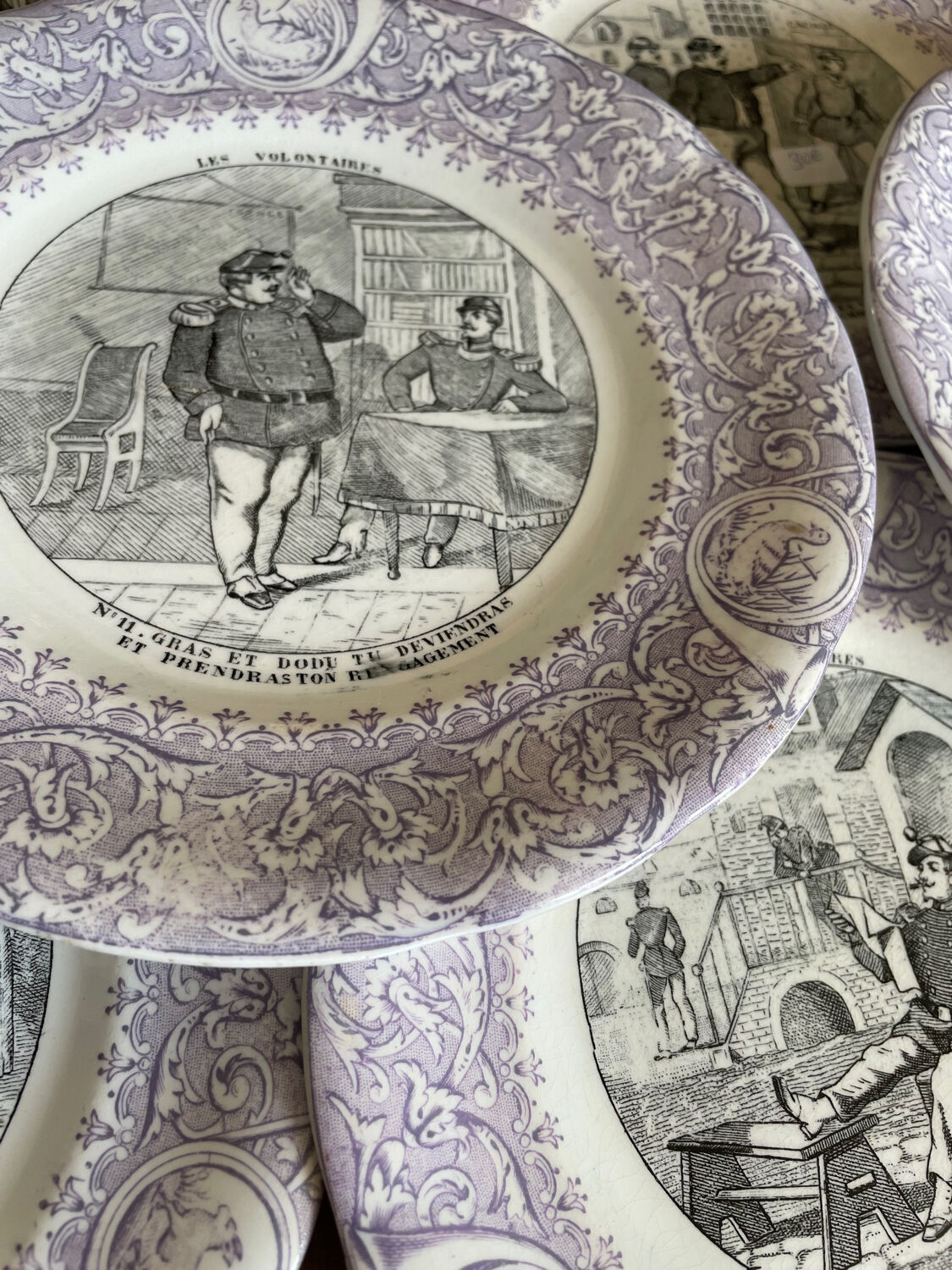 Set 8 Dessert plates Les Volontaires Faïence de Luneville