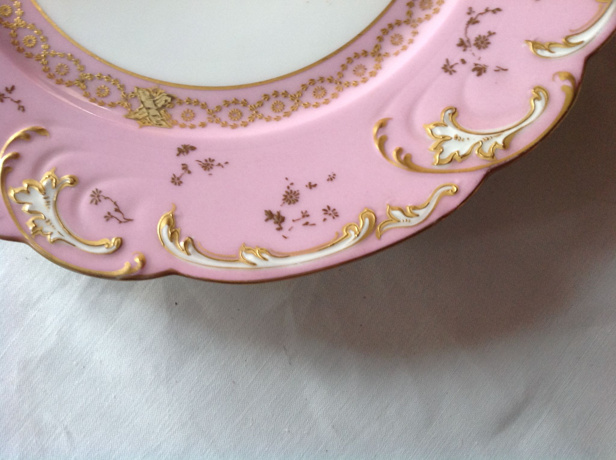 Flat porcelain plate of Limoges of the Haviland Manufacture (19th).