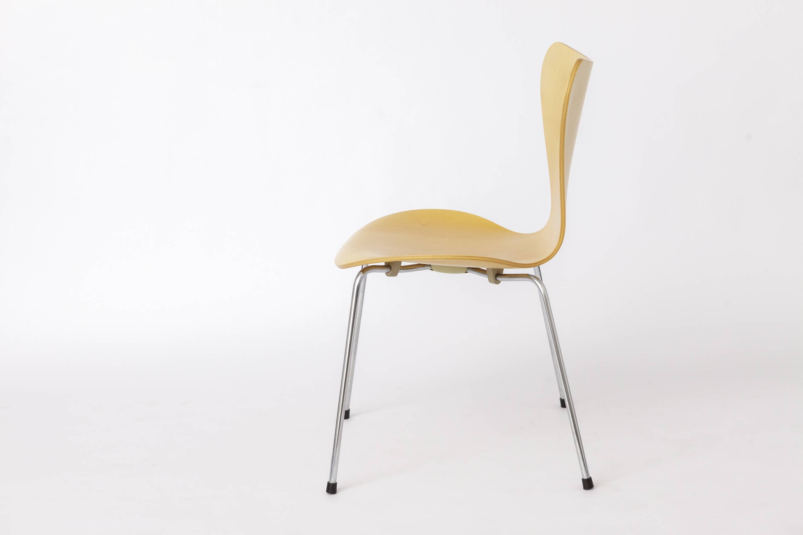 Chaise Arne Jacobsen 3107 (Série 7), Coquille en hêtre, Pieds en chrome, Danois