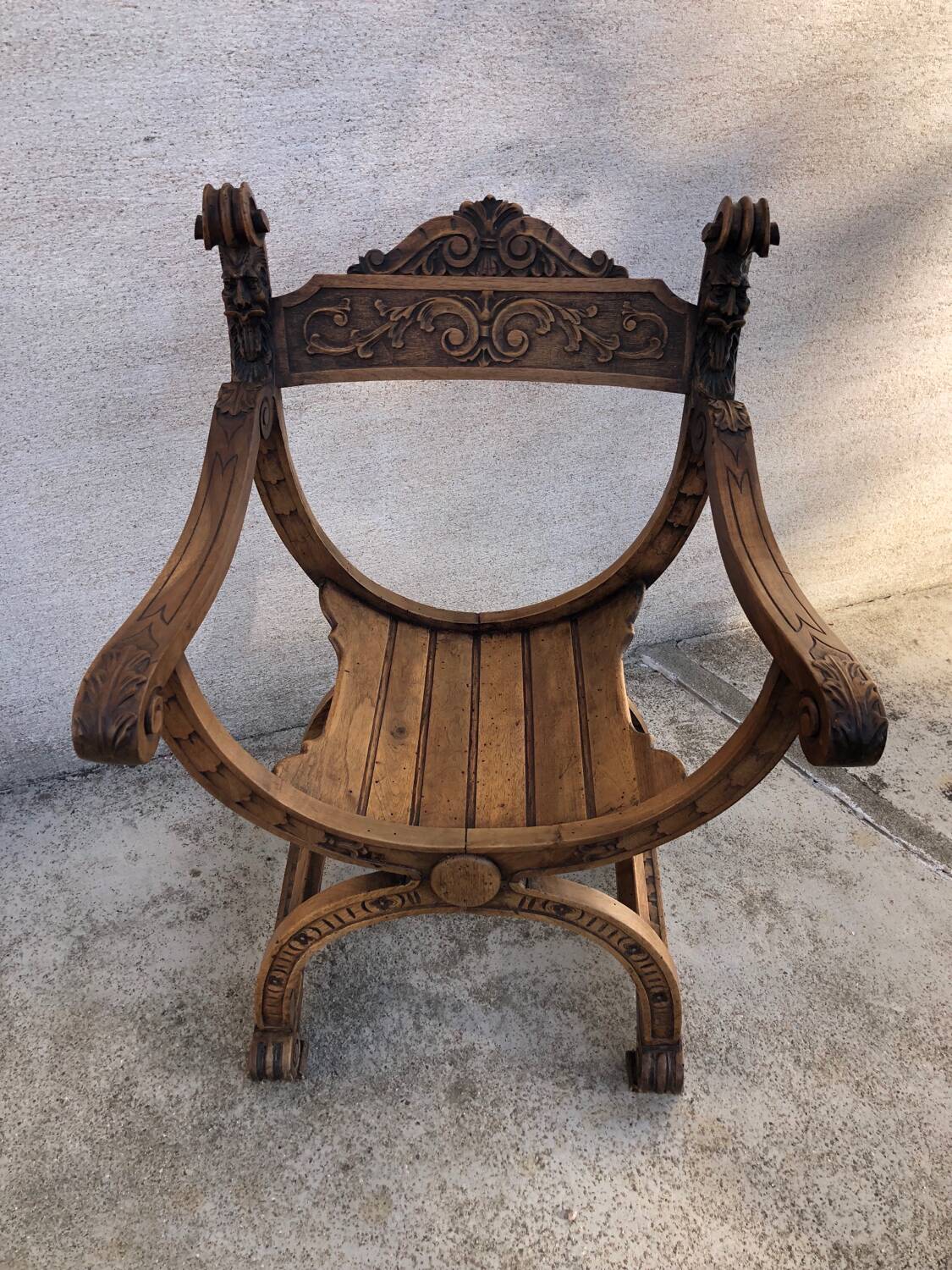 Fauteuil, chaise dagobert bois sculpté 19ème