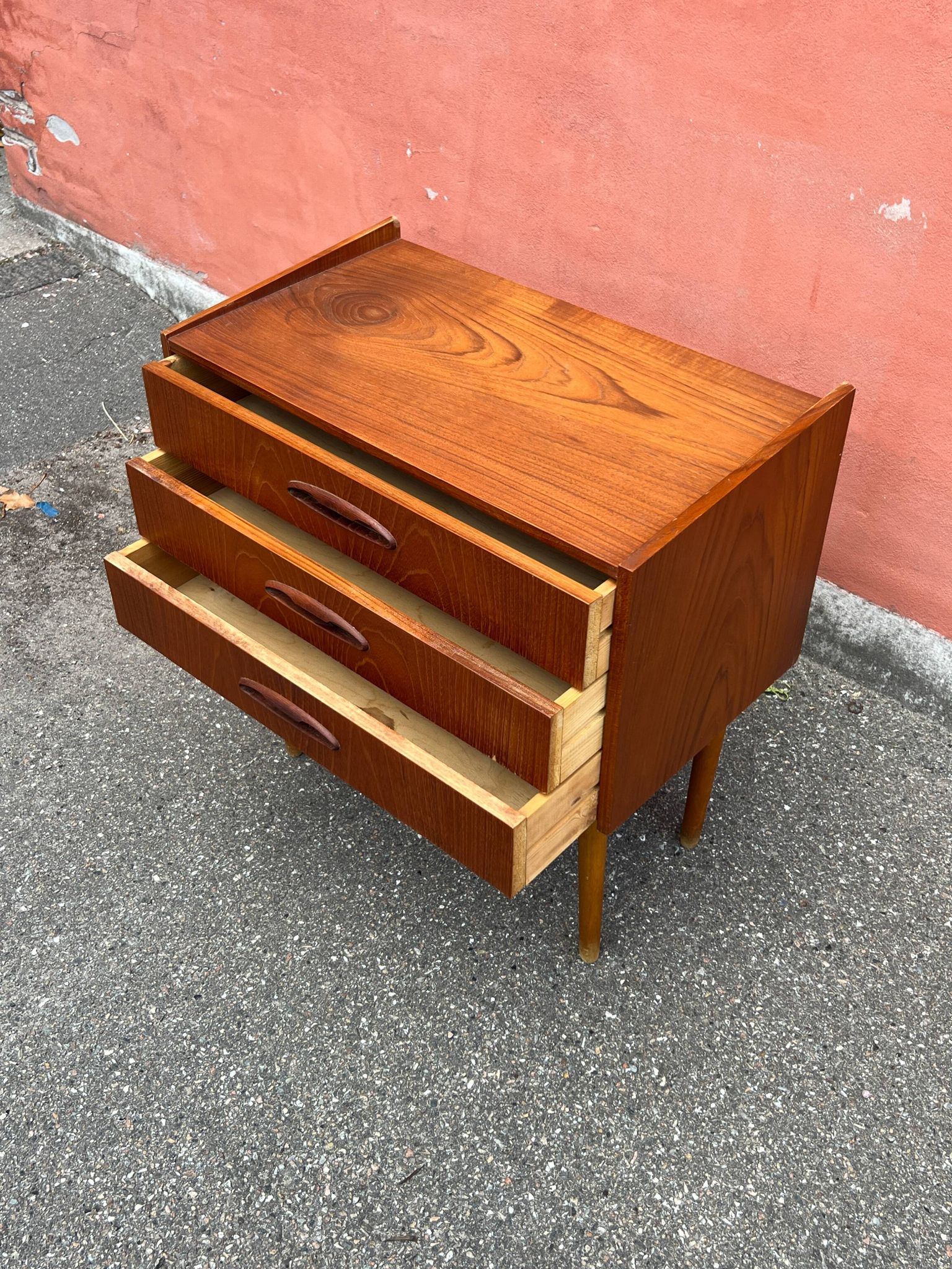 Vintage Danish teak chest of drawers / bedside table, mid-century modern, 1960.