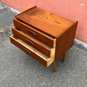 Vintage Danish teak chest of drawers / bedside table, mid-century modern, 1960.