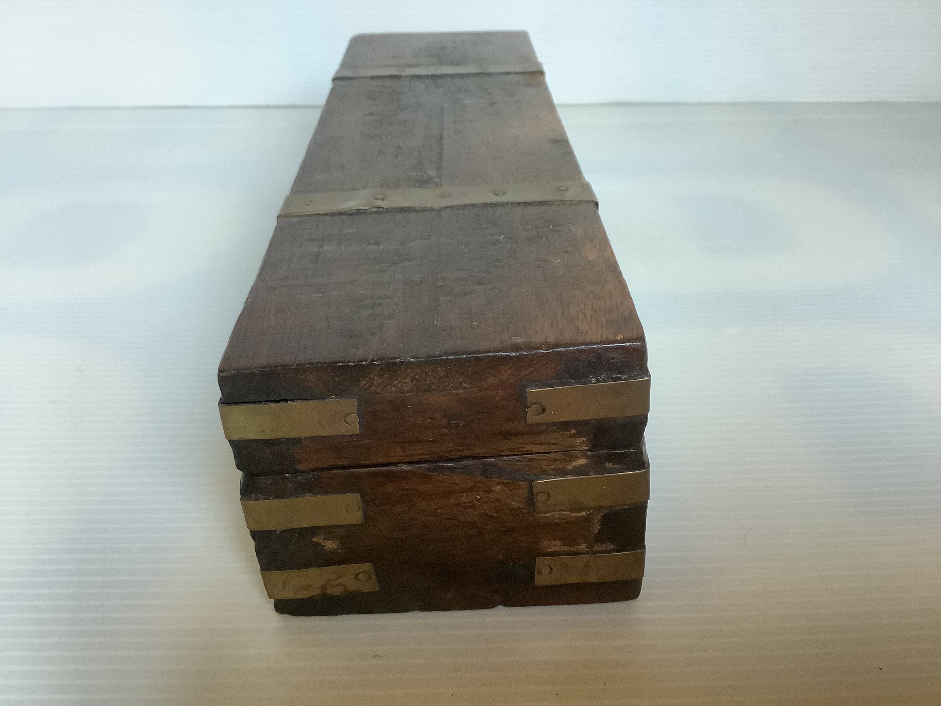 Boîte plumier en bois et laiton