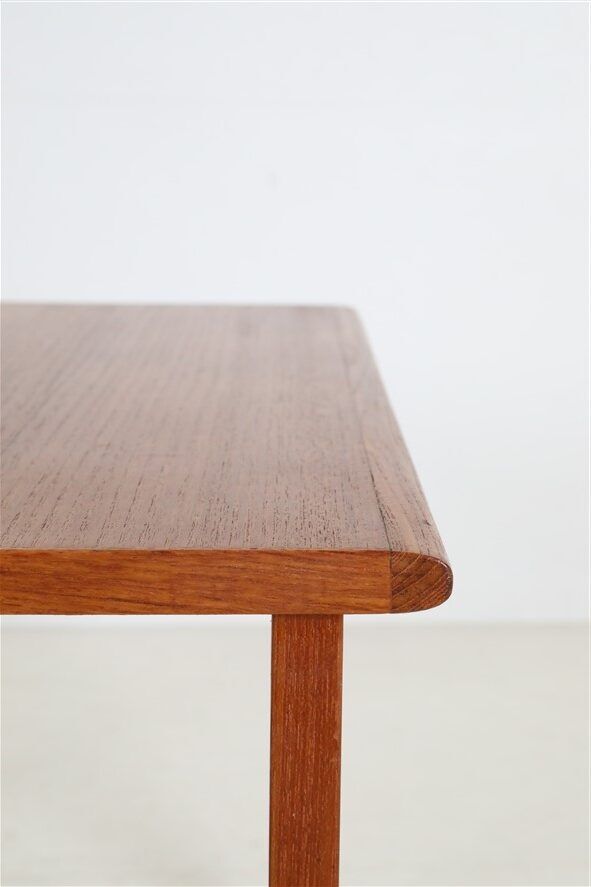 Illum Wikkelsø / Niels Eilersen “Capella” teak side table / 1960s / Danish modern design