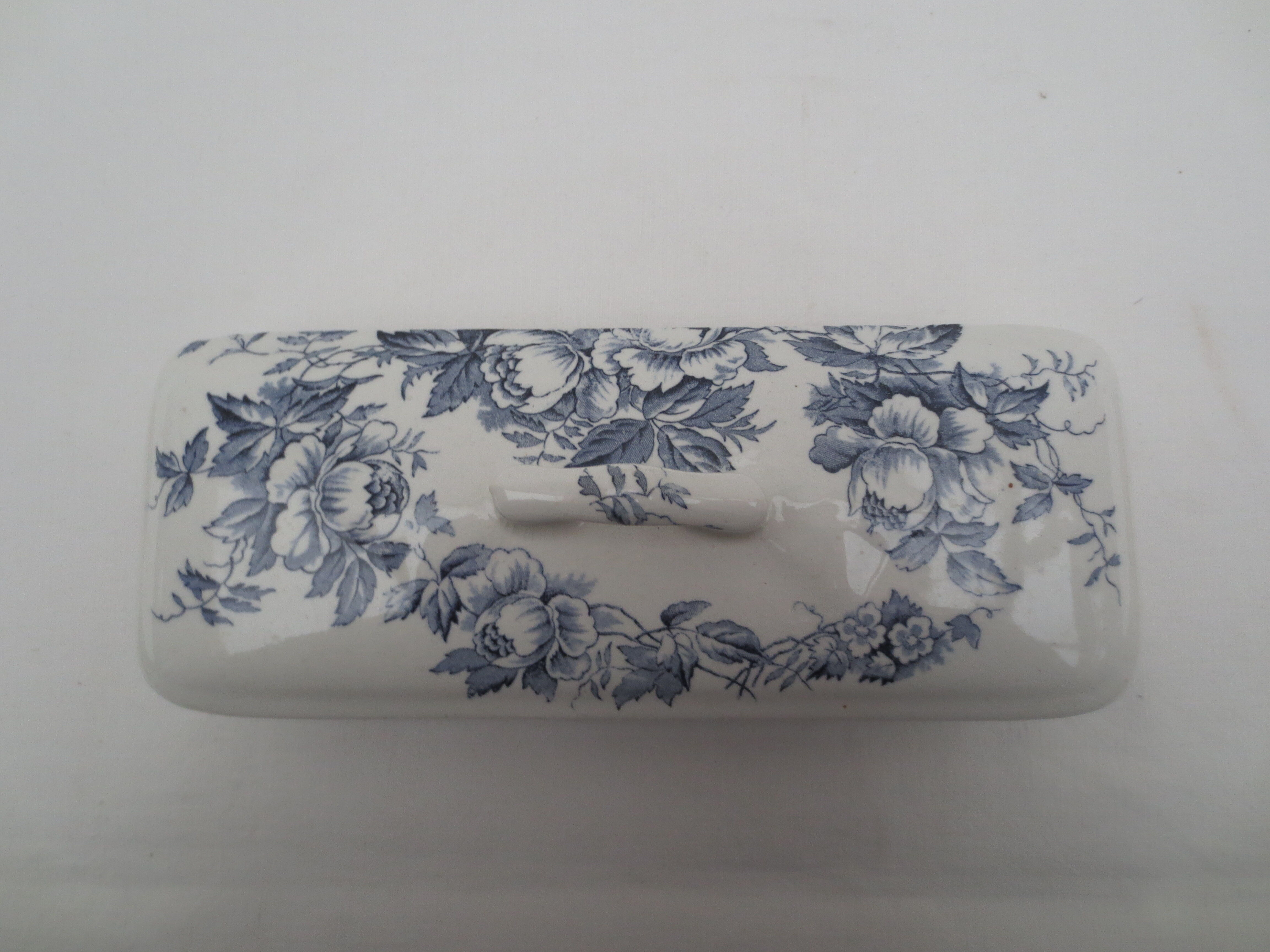 stanley-branded rectangular ceramic box