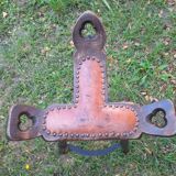 Tabouret tripode de bar brutaliste