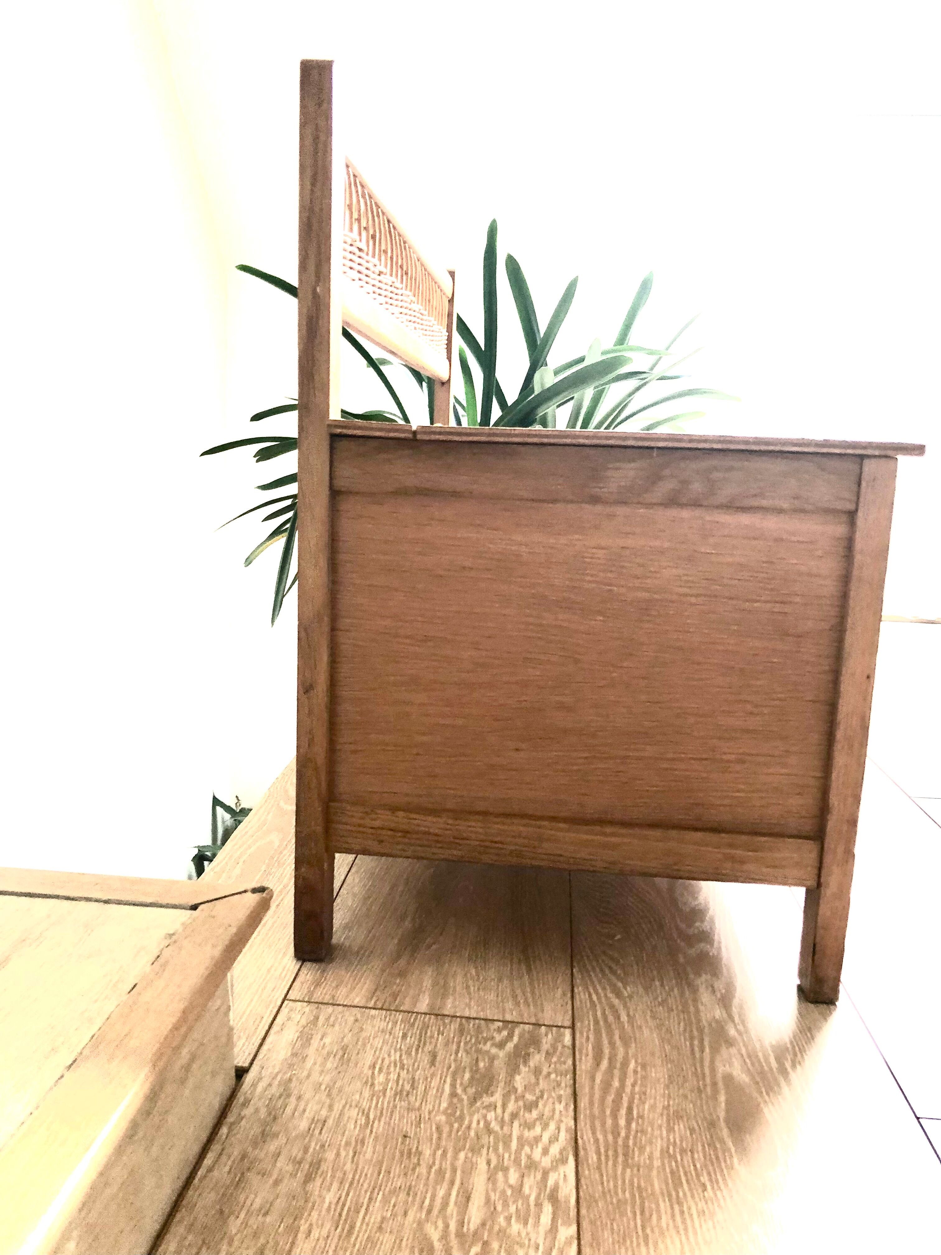 Toy chest bench made of wood and rattan