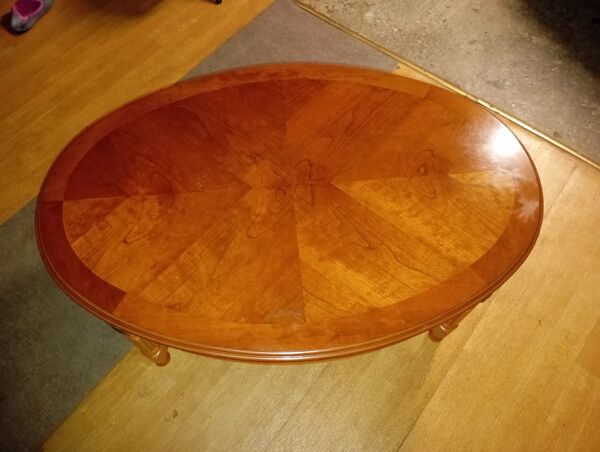 Table basse ovale en bois massif – Style classique élégant