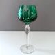 Collection de 5 verres à vin coloré, nuances de vert