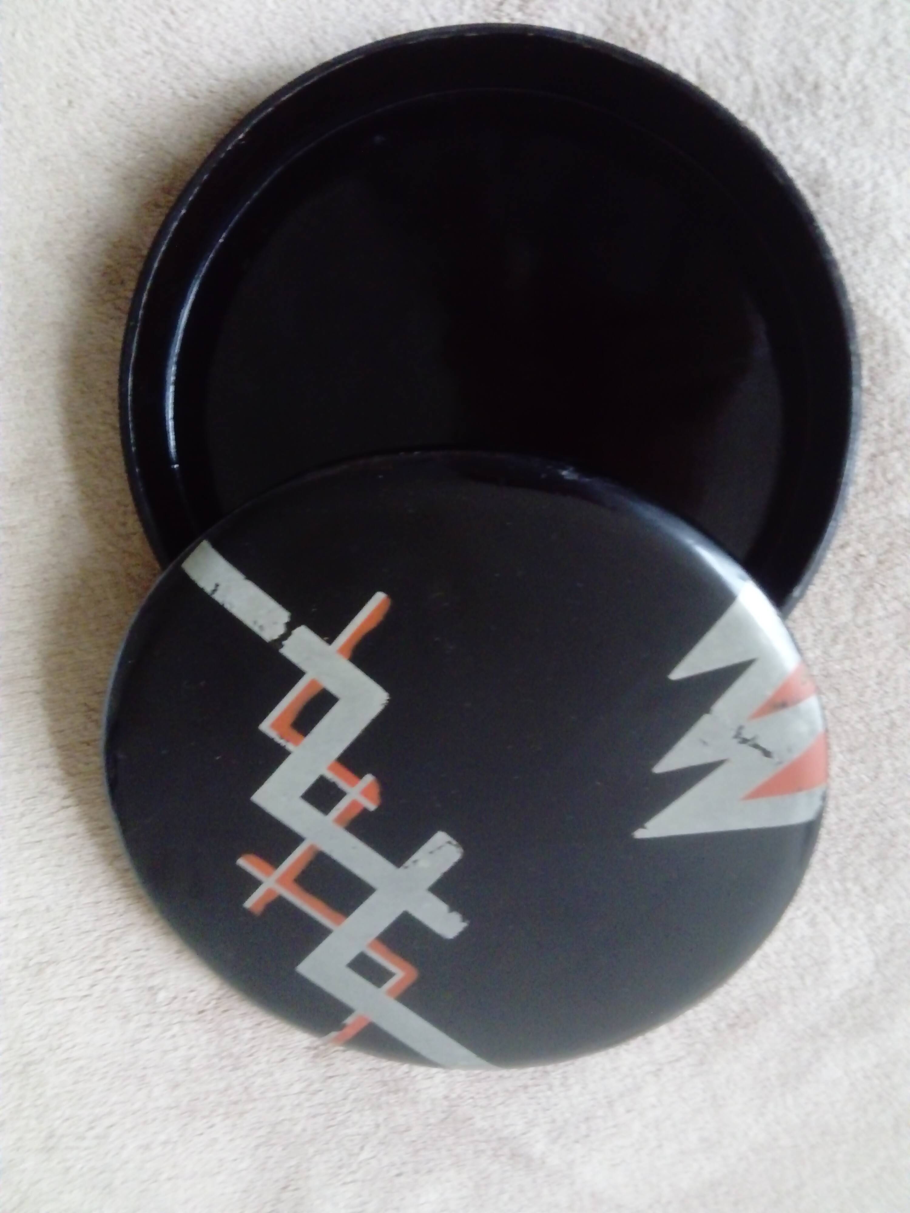 large round box in black lacquered wood Art Deco. Japan