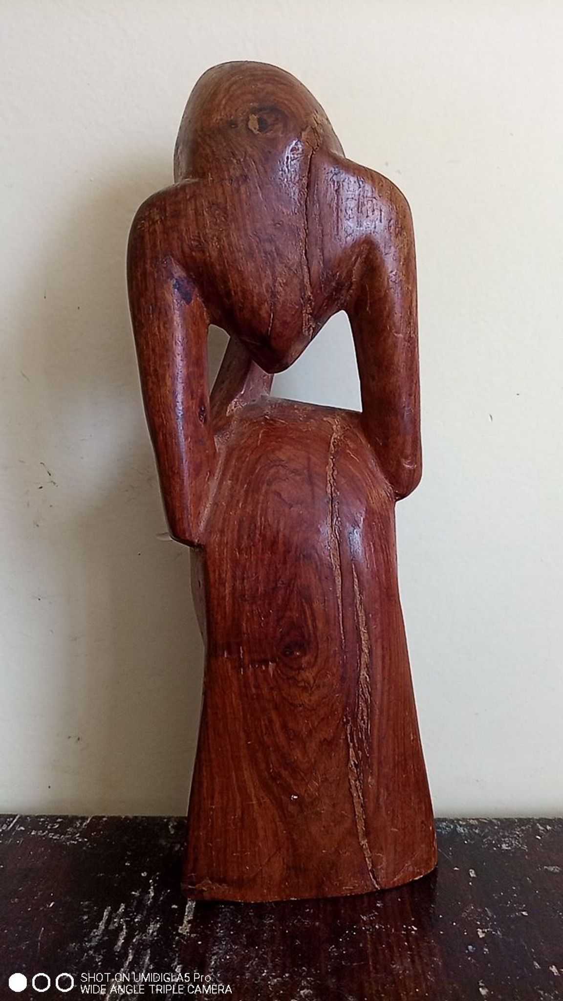 Wood carving maurice tavernier (1926 - 2018) seated man 27.5 x 11.5 cm