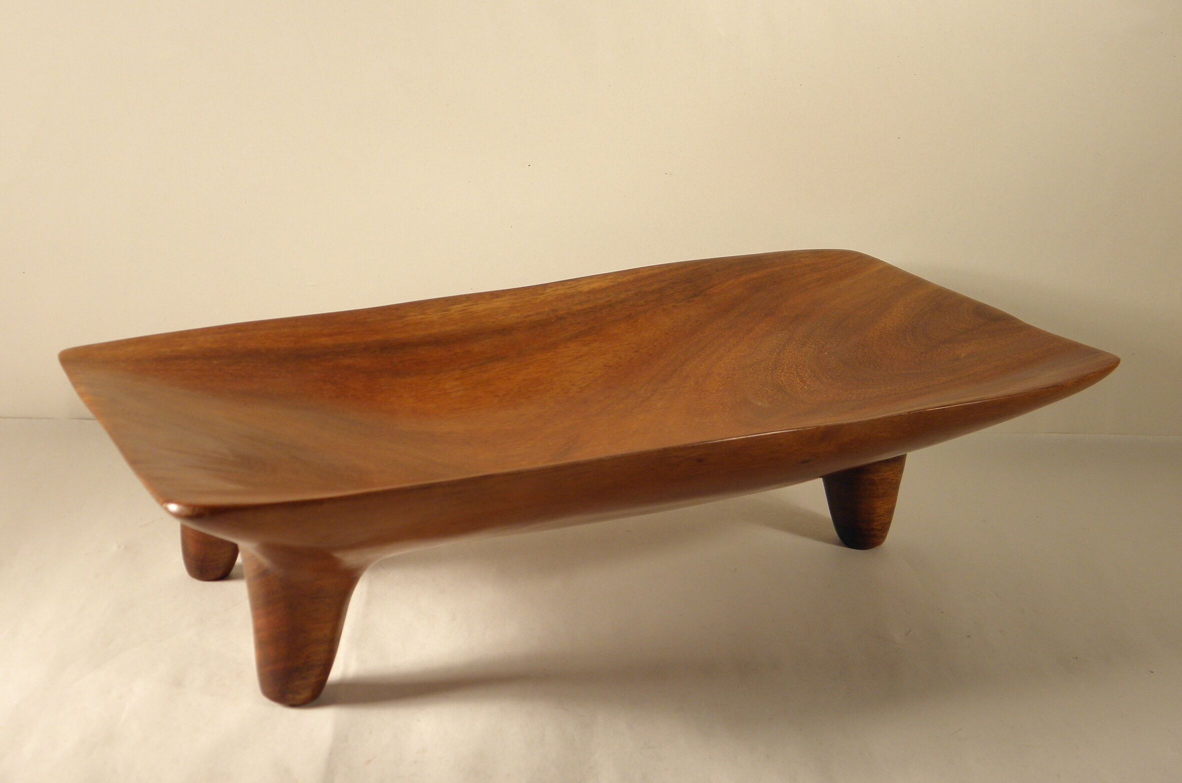 Wooden tripod cut 31 x 17 cm