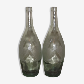 Paire de bouteilles des années 60 en verre irisé