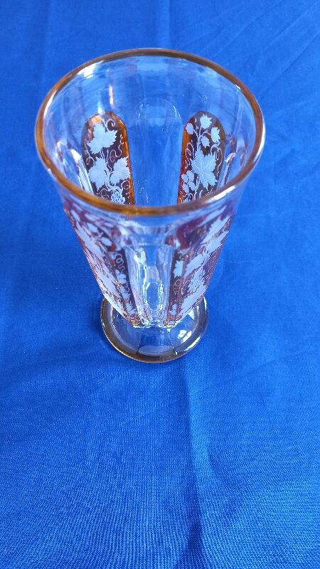 Small vase shaped chantournée with piedouche