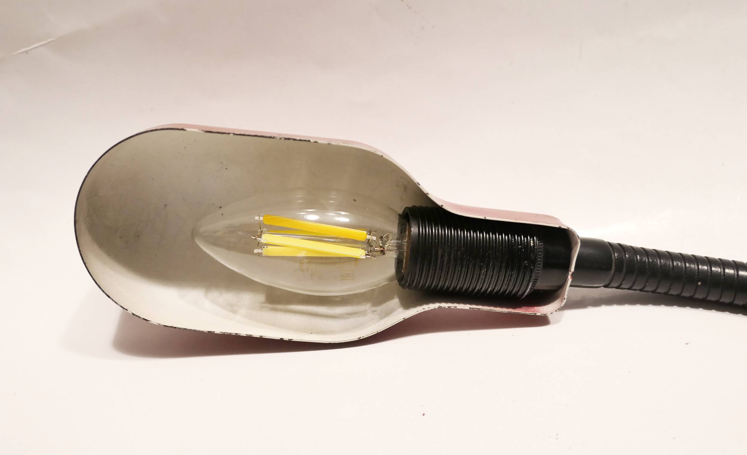 1960s articulated desk or workshop lamp in cast iron and metal