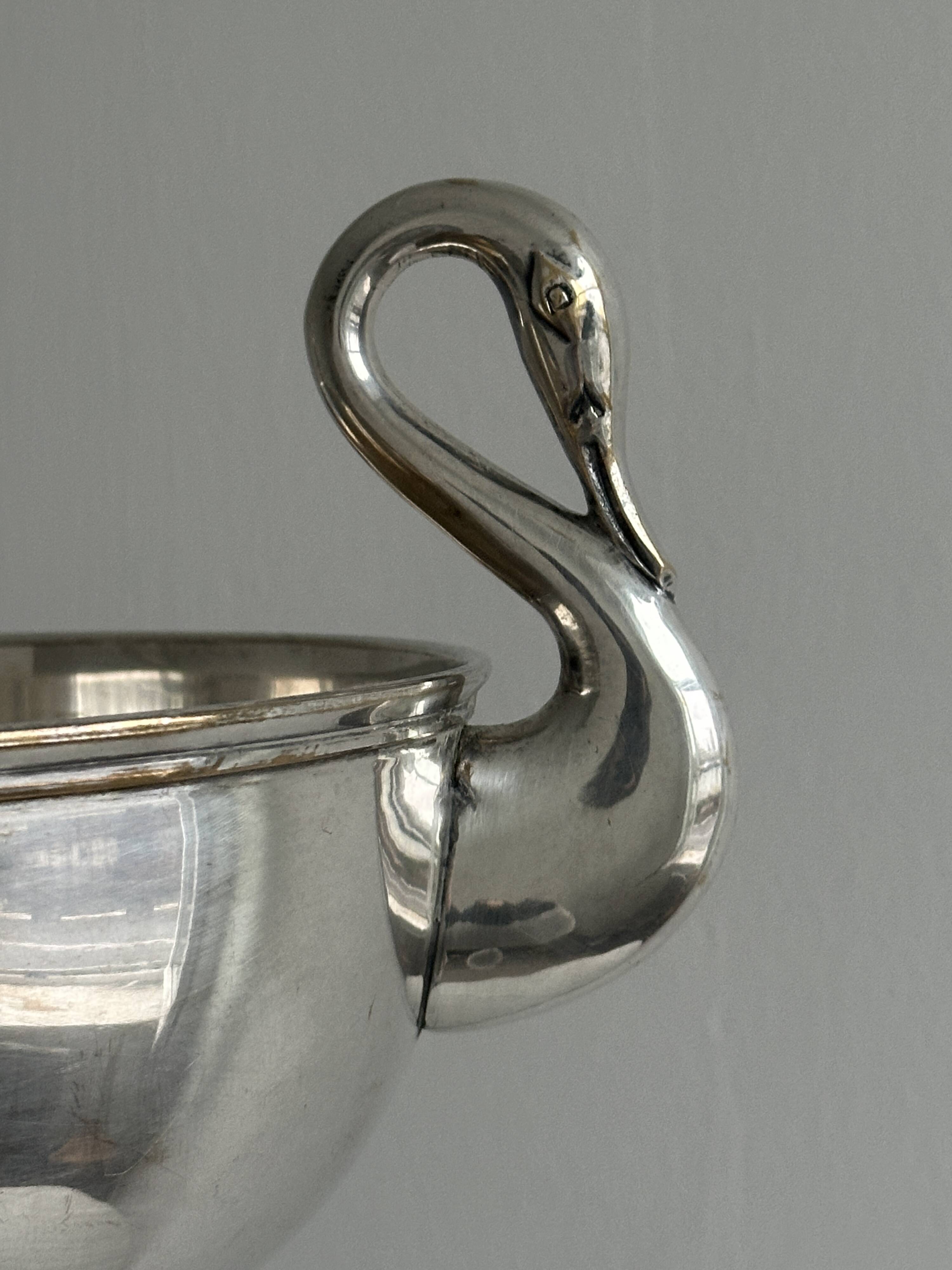 metal swan handle cup