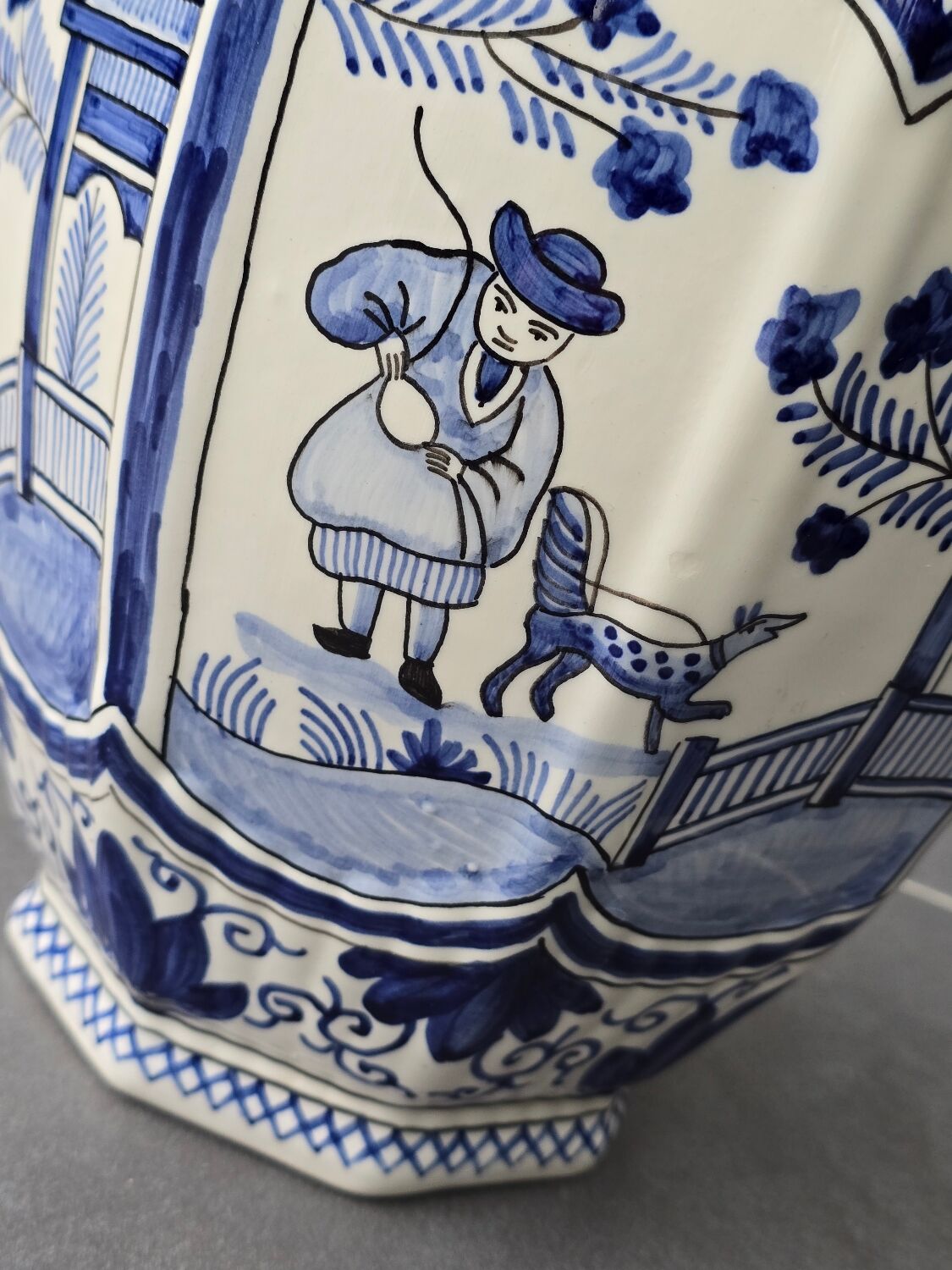 Delft vase, Dutch manufacture, early 20th century