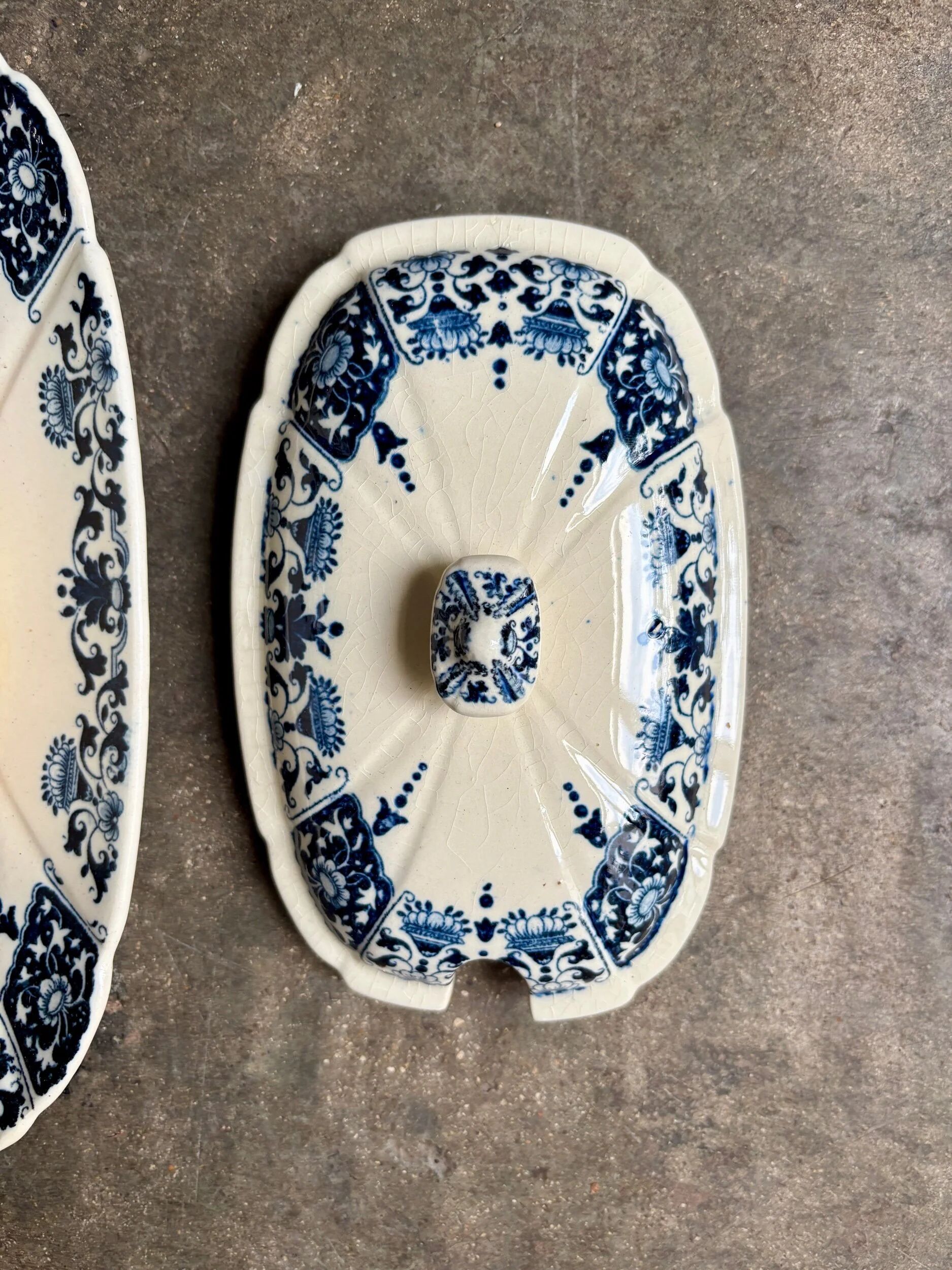Sauceboat with lid Gien in blue ironstone, "Blue Ibis" service