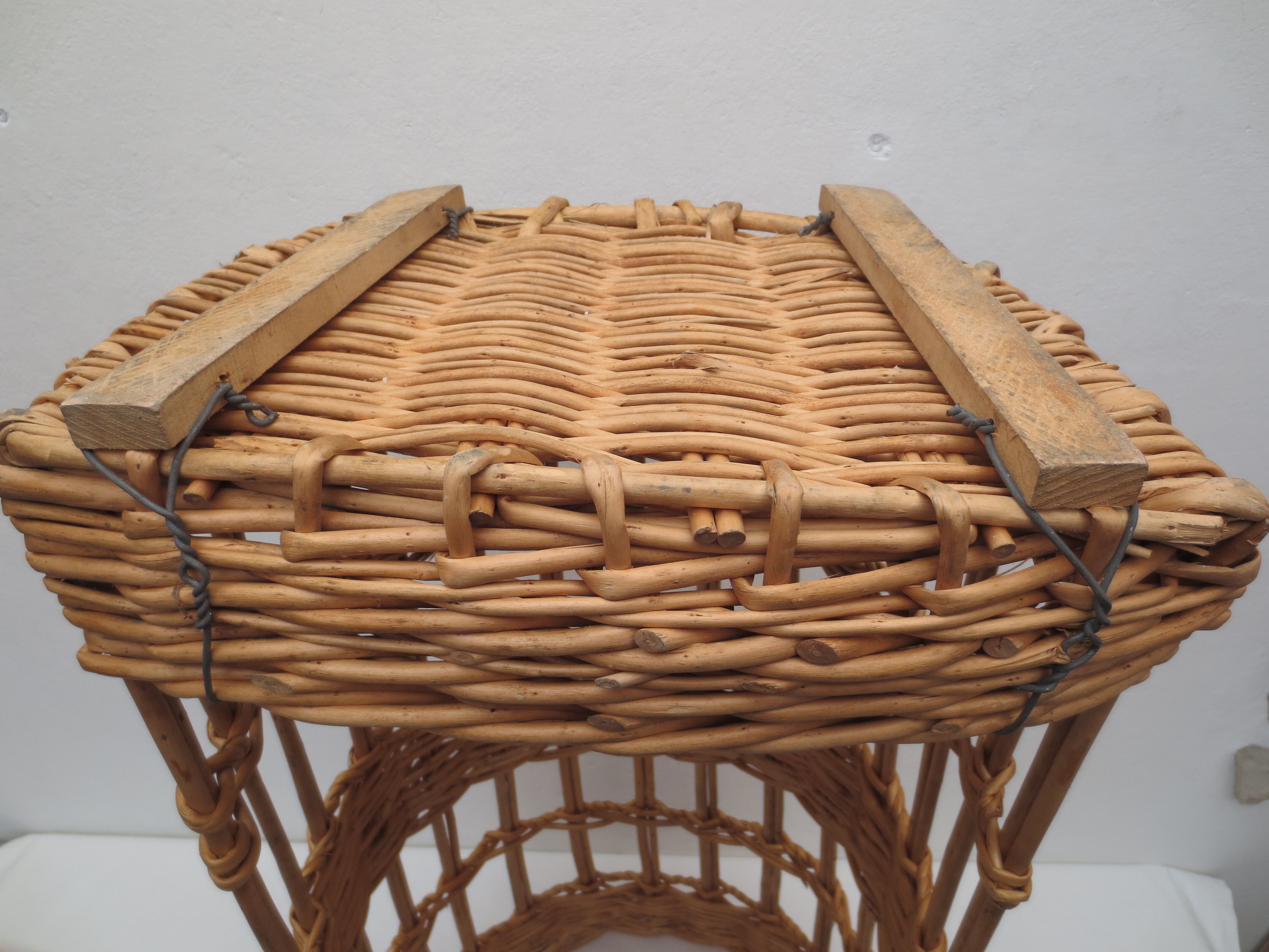 bread basket / handmade umbrella door in honey-coloured wicker