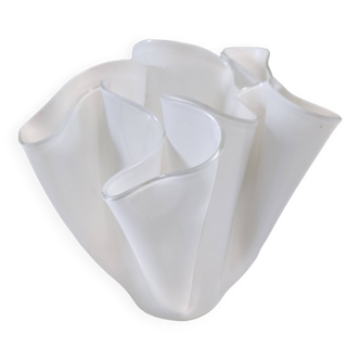 White Glass Vase model "Fazzoletto" by Giorgio Berlini, Italy, 1970s