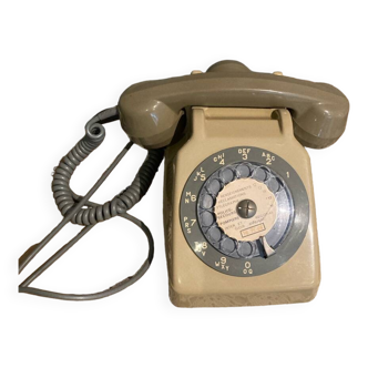 Rotary dial telephone