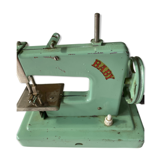 Sewing machine toy for decoration or collection