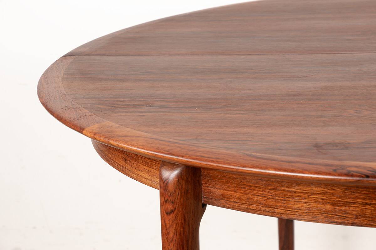 Danish extendable dining table in rosewood by Kai Lyngfeldt Larsen.