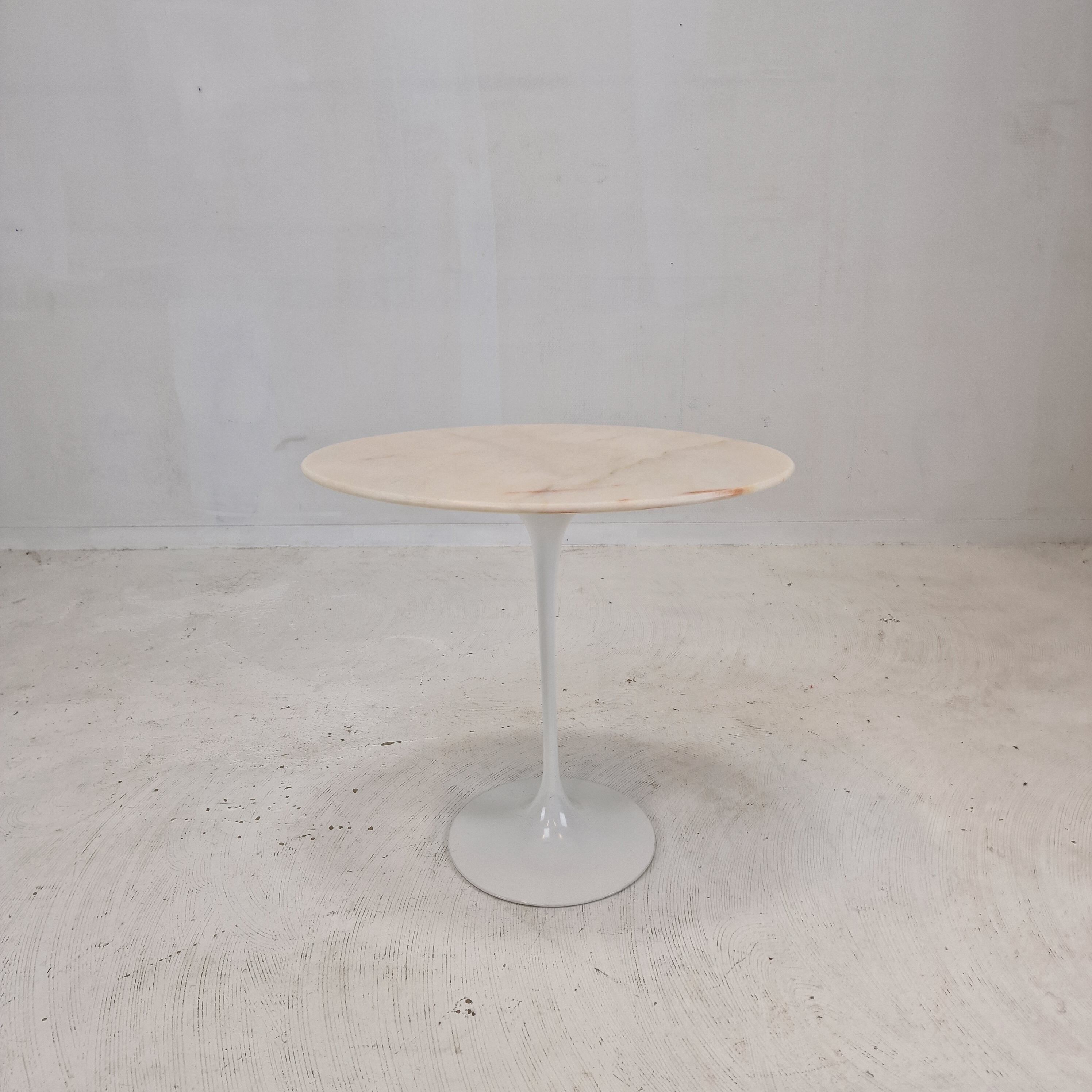 Table d’appoint ovale en marbre par Eero Saarinen pour Knoll