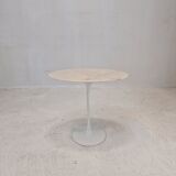 Oval marble side table by Eero Saarinen for Knoll