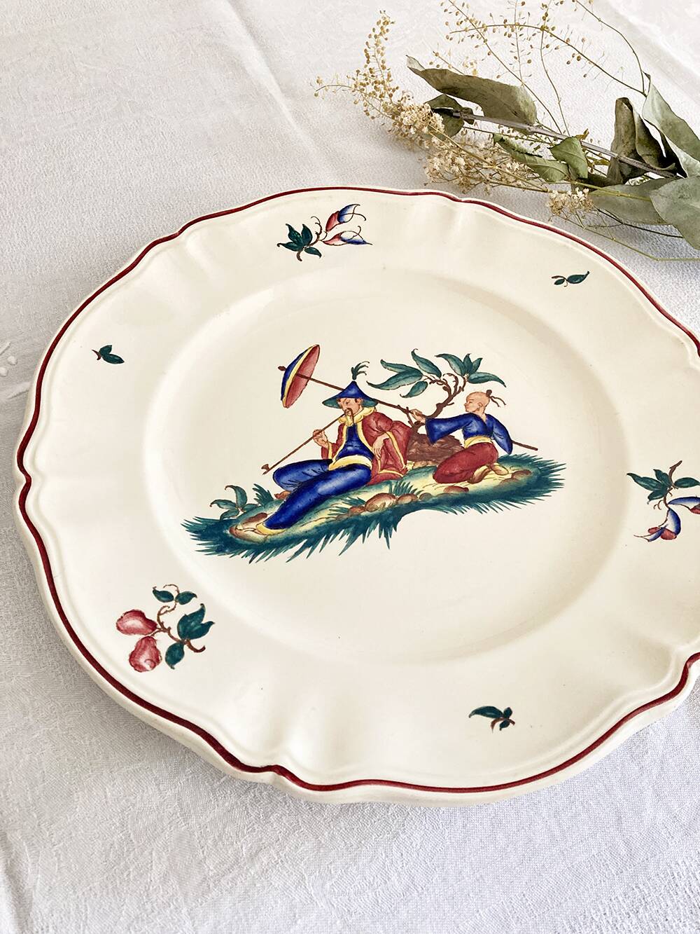 Sarreguemines dish, Chinese scene motif