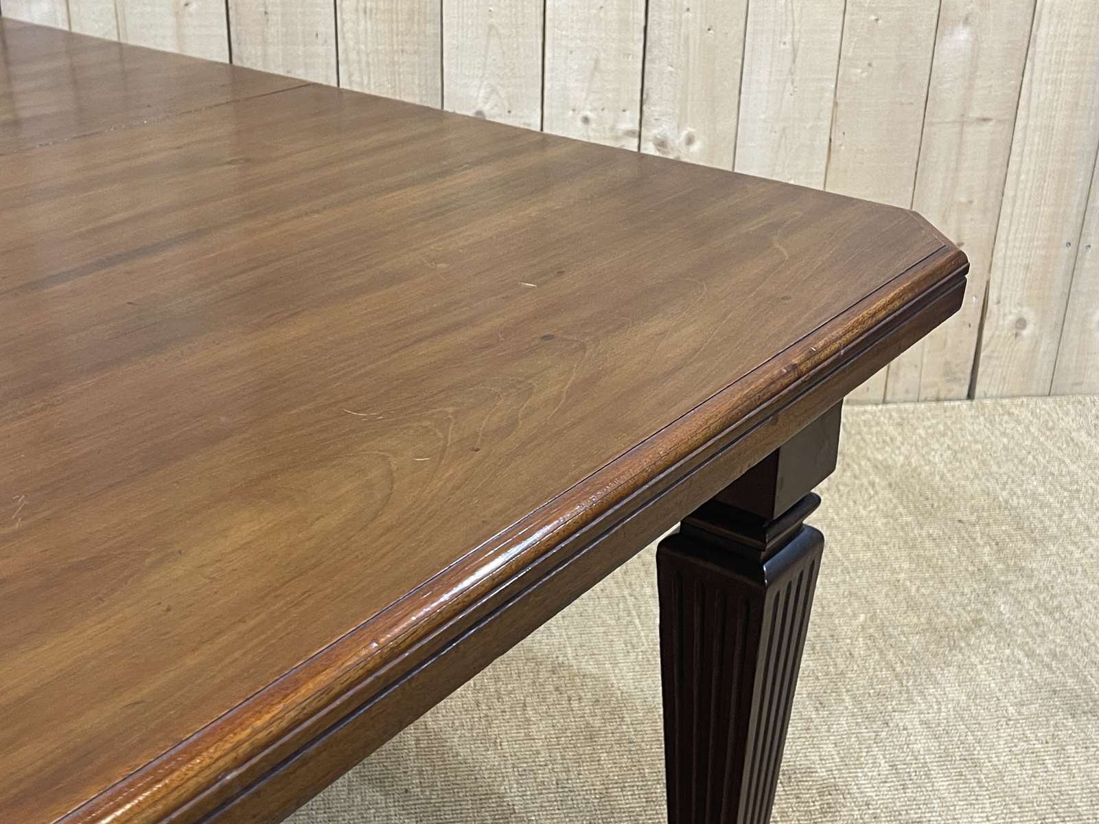 English mahogany table from the 1930s with an extension