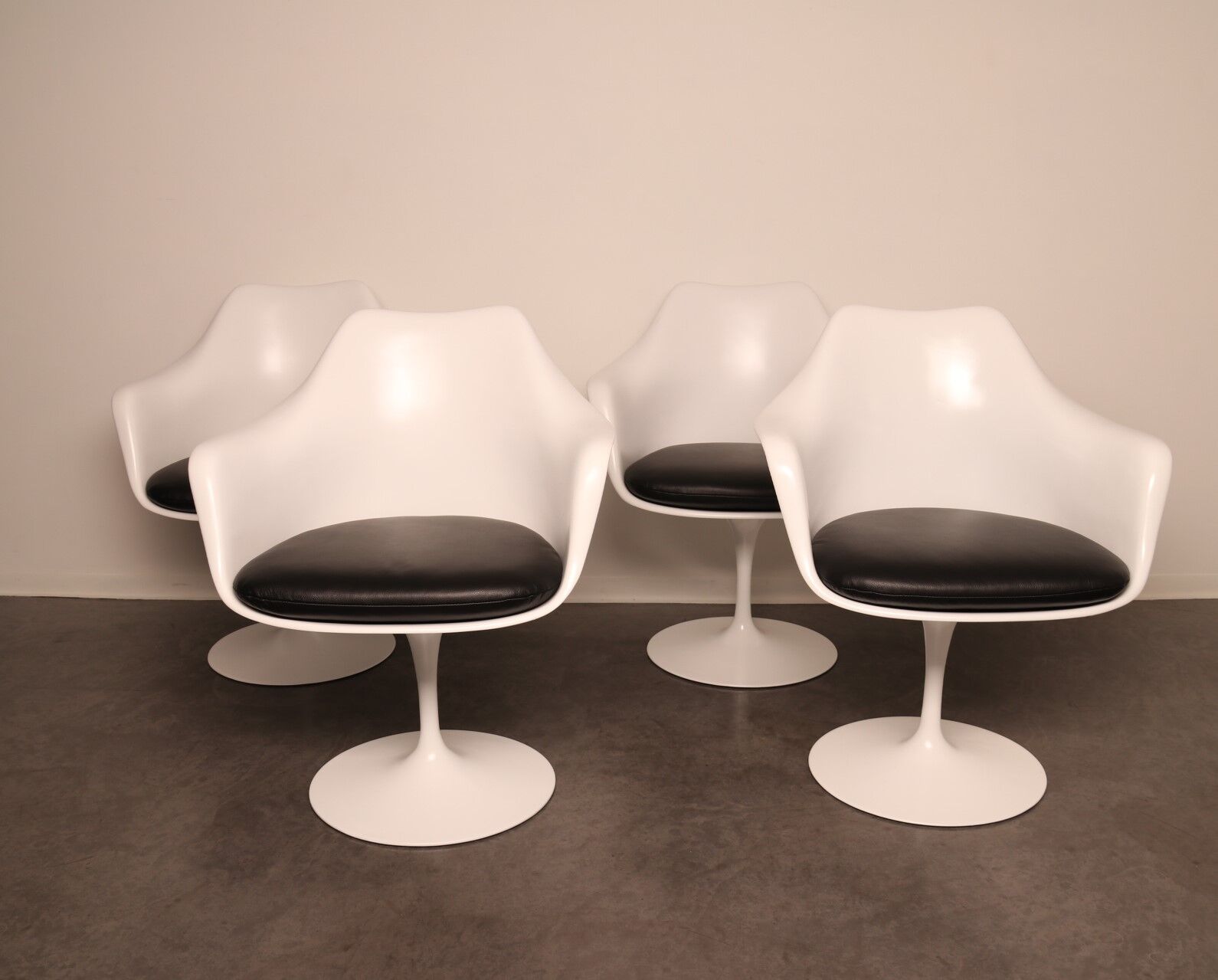 Dining chair with armrests by Eero Saarinen for De Coene & Knoll - US - 1960's