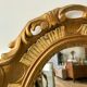 Miroir ovale médaillon en stuc doré années 70