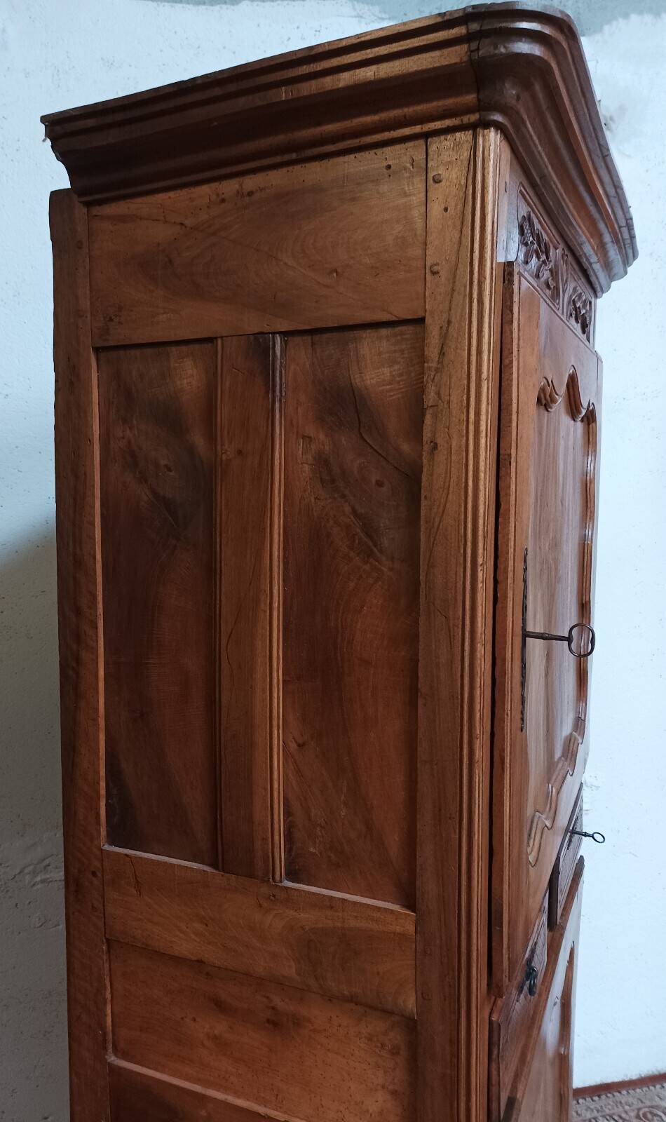 Standing man Louis XV in walnut 18th century