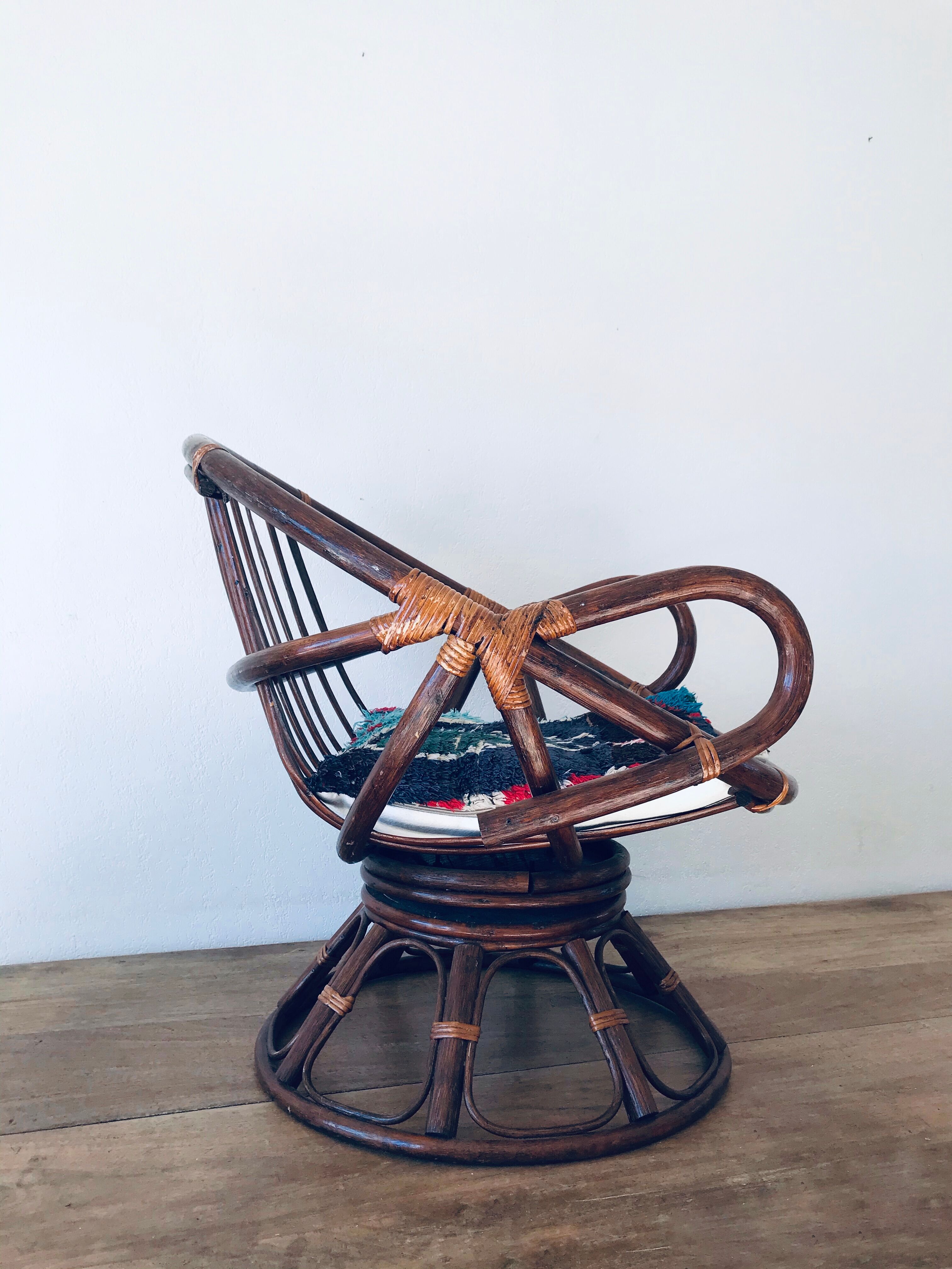 Rotating rattan chair