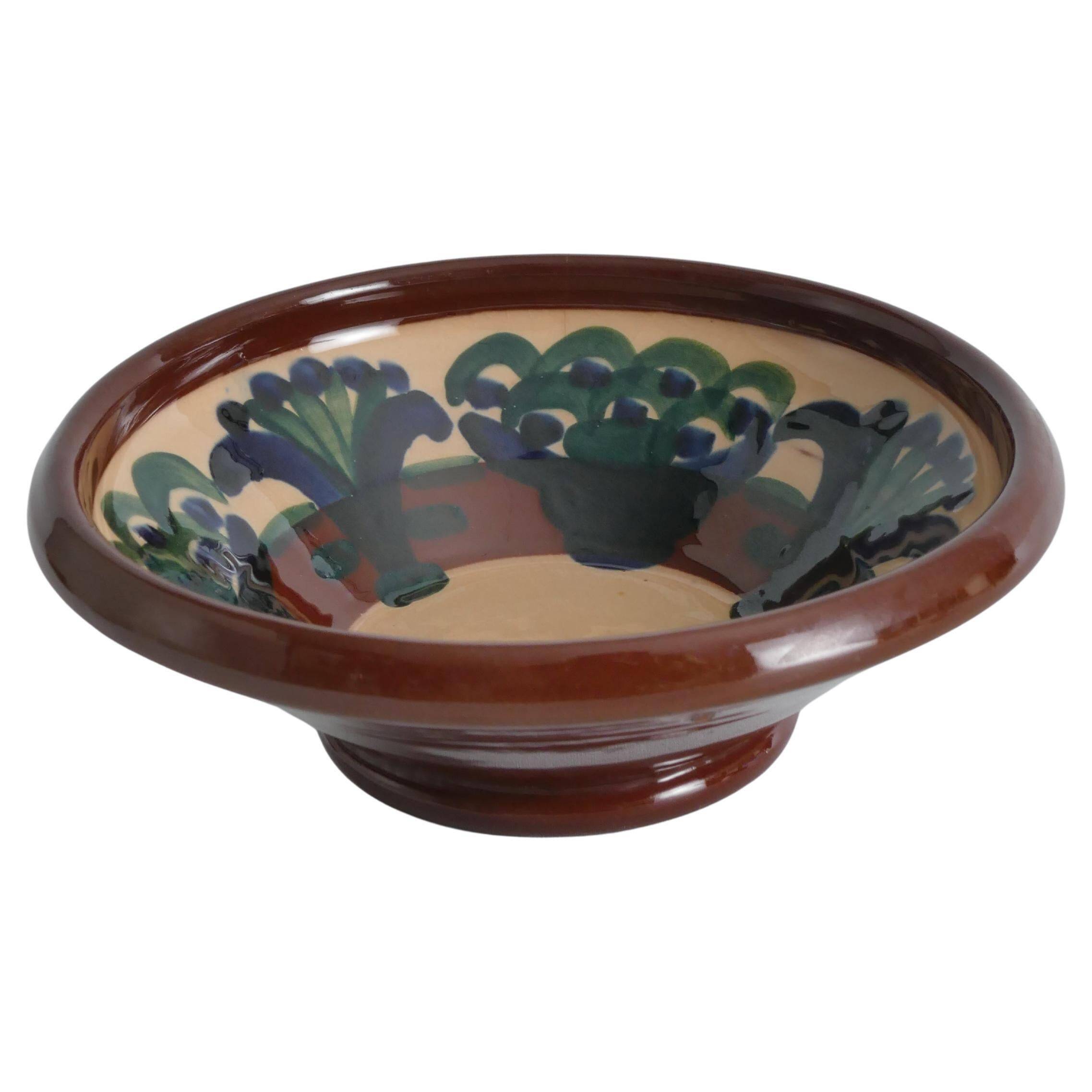 Bol à motif floral Art Nouveau par Agda Österberg, St. Erik Lervarufabriker, années 1910