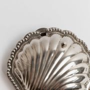 Elegant silver-tone Italian vintage 1960s shell-shaped sugar bowl with spoon