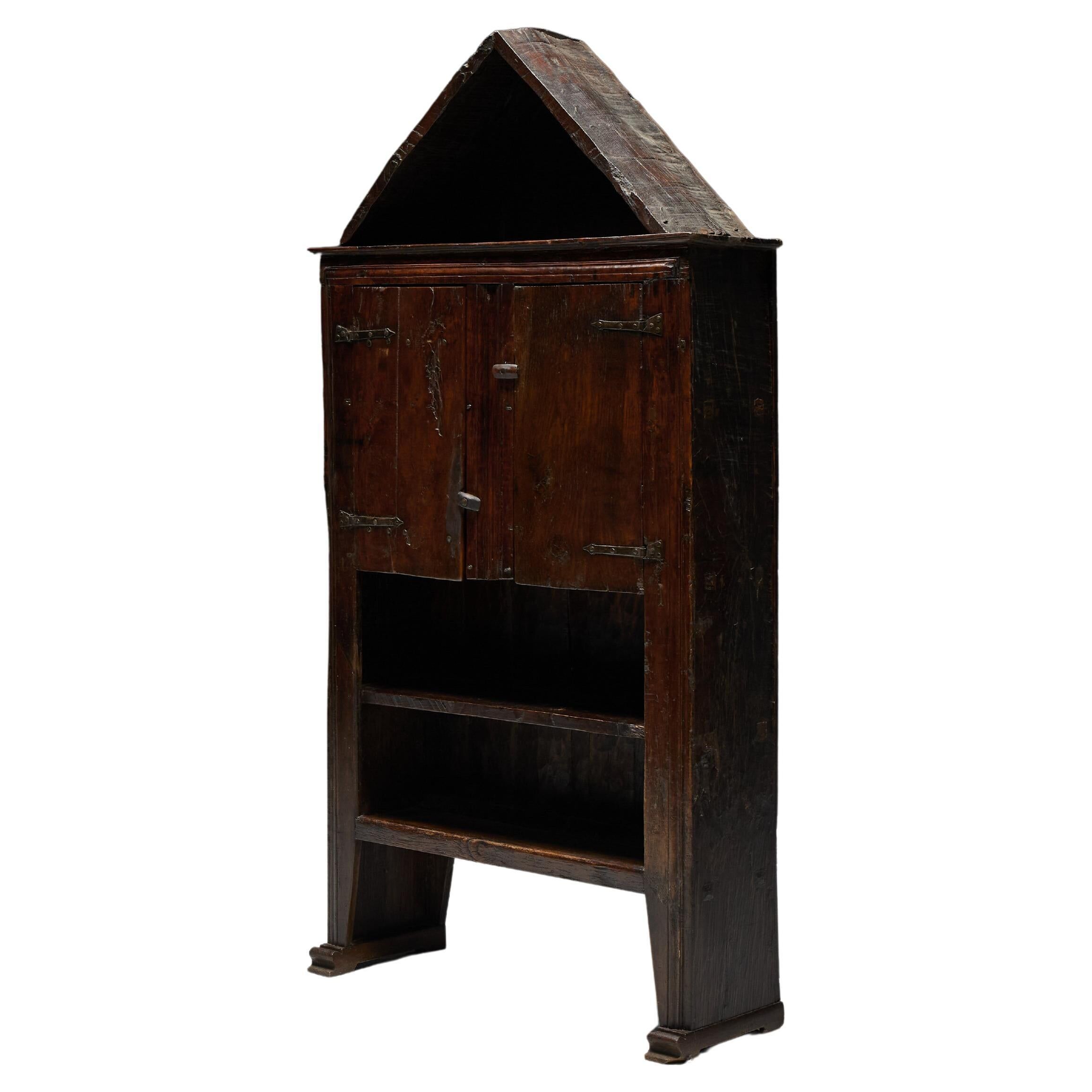 Armoire vernaculaire d'art populaire, France, XIXe siècle