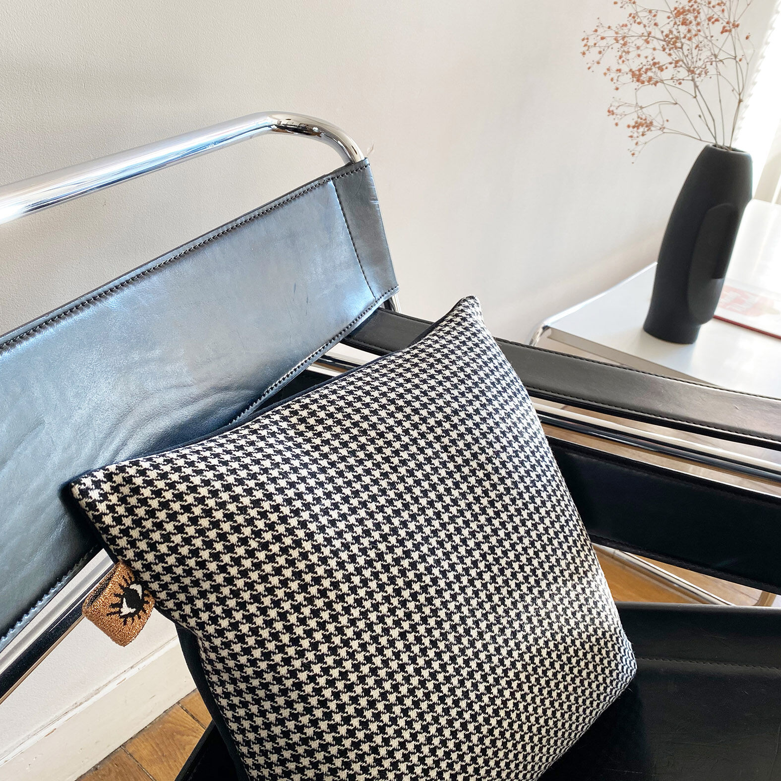 Wool cushion houndstooth graphic