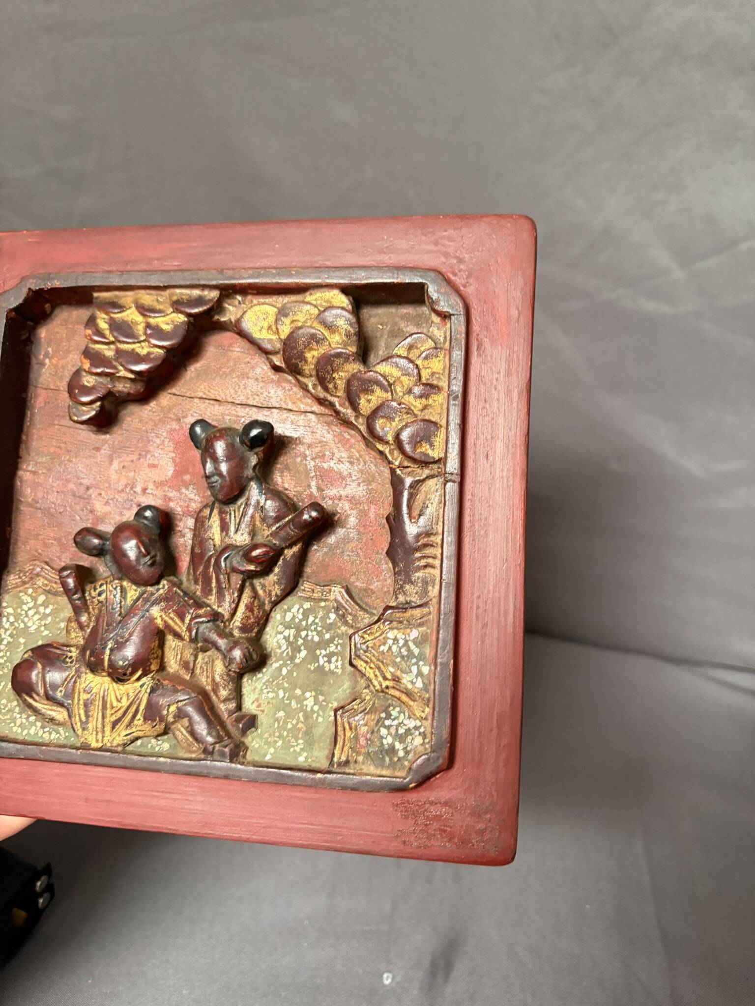 Ancien panneau, bas relief en bois sculpté laqué et doré dynastie Qing, Chine