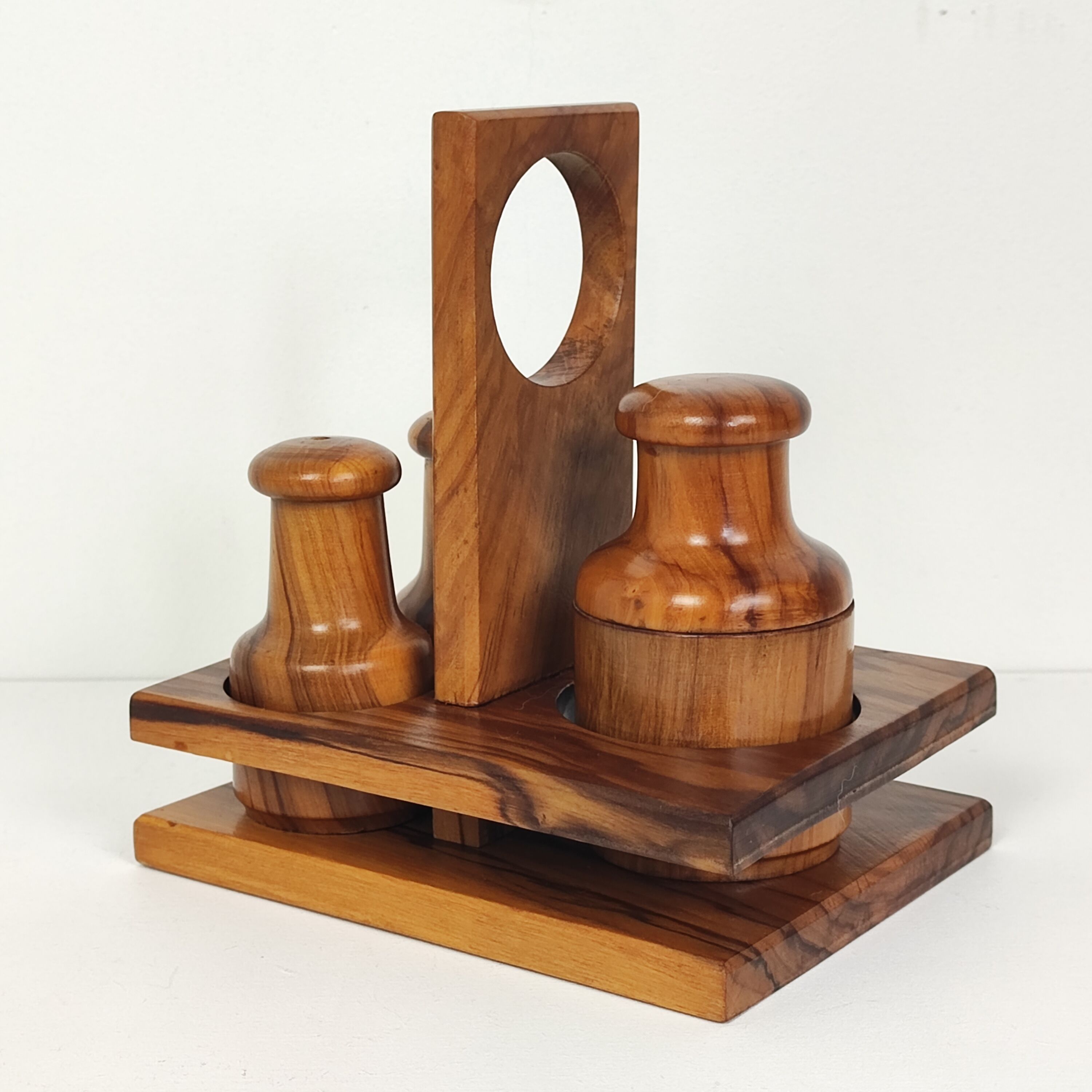 Table servant in olive tree