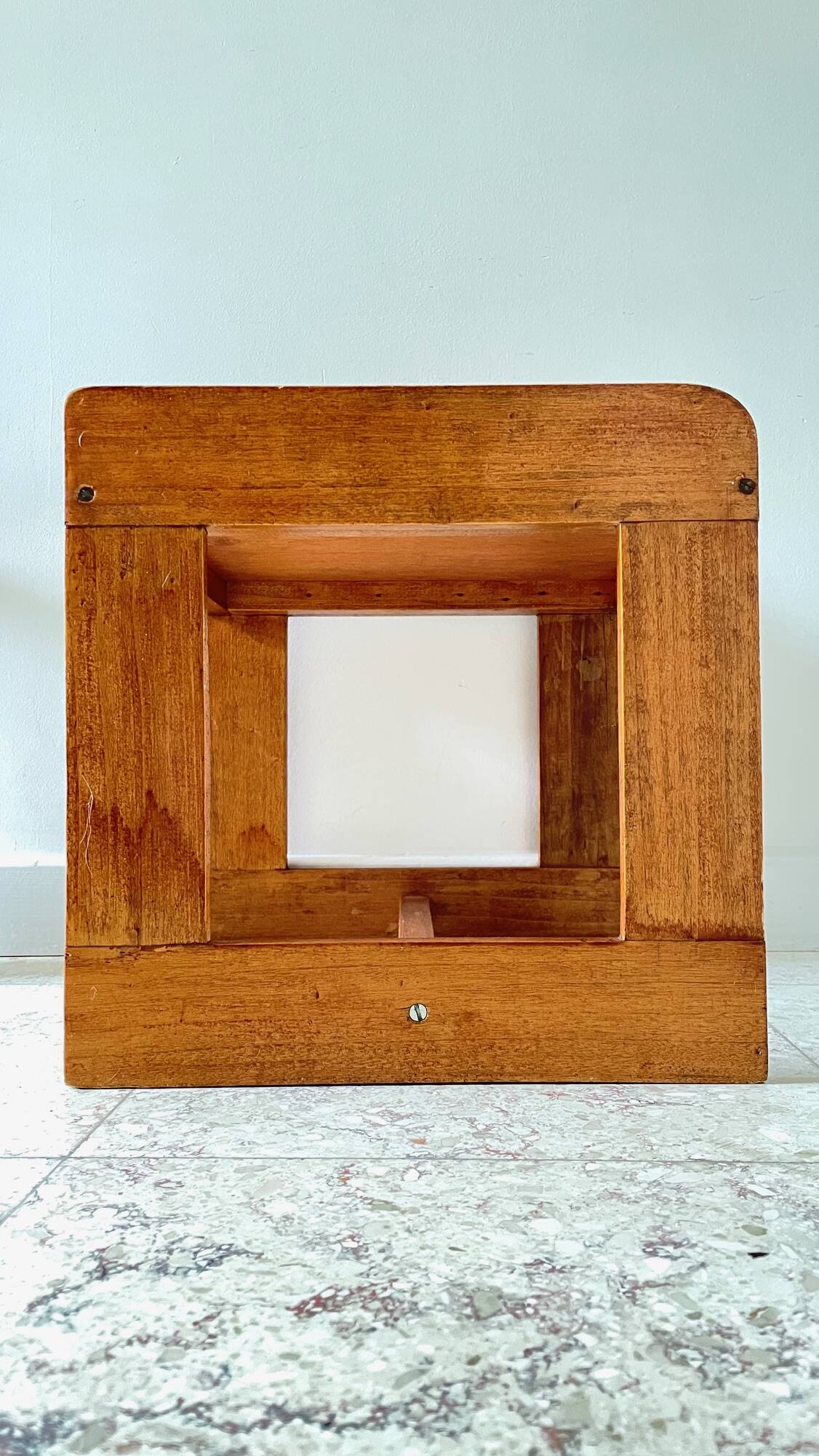 Table basse géométrique bois miel vintage