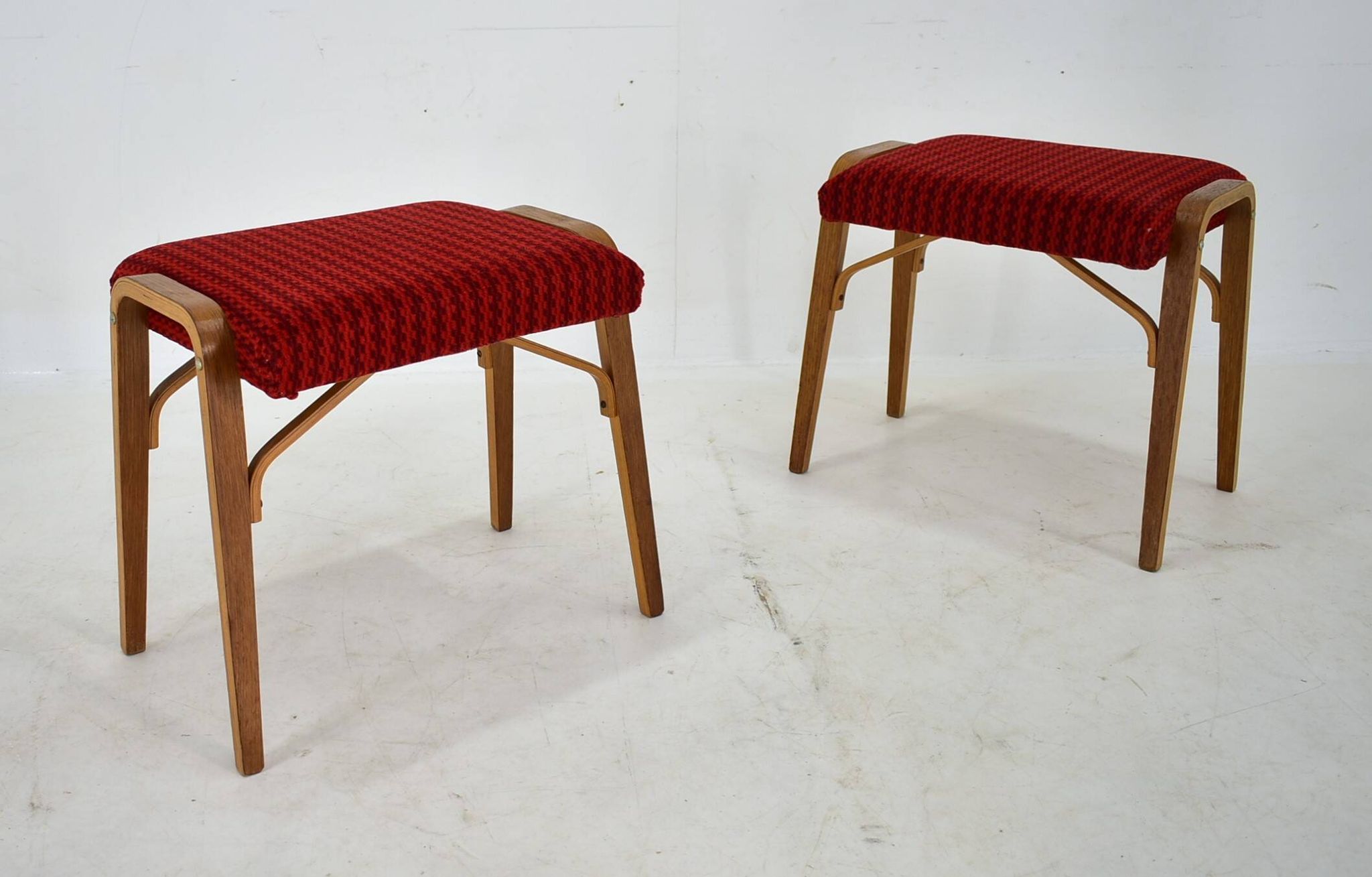 Tabourets en hêtre Ludvik Volak des années 1960 par Drevopodnik Holesov, Tchécoslovaquie
