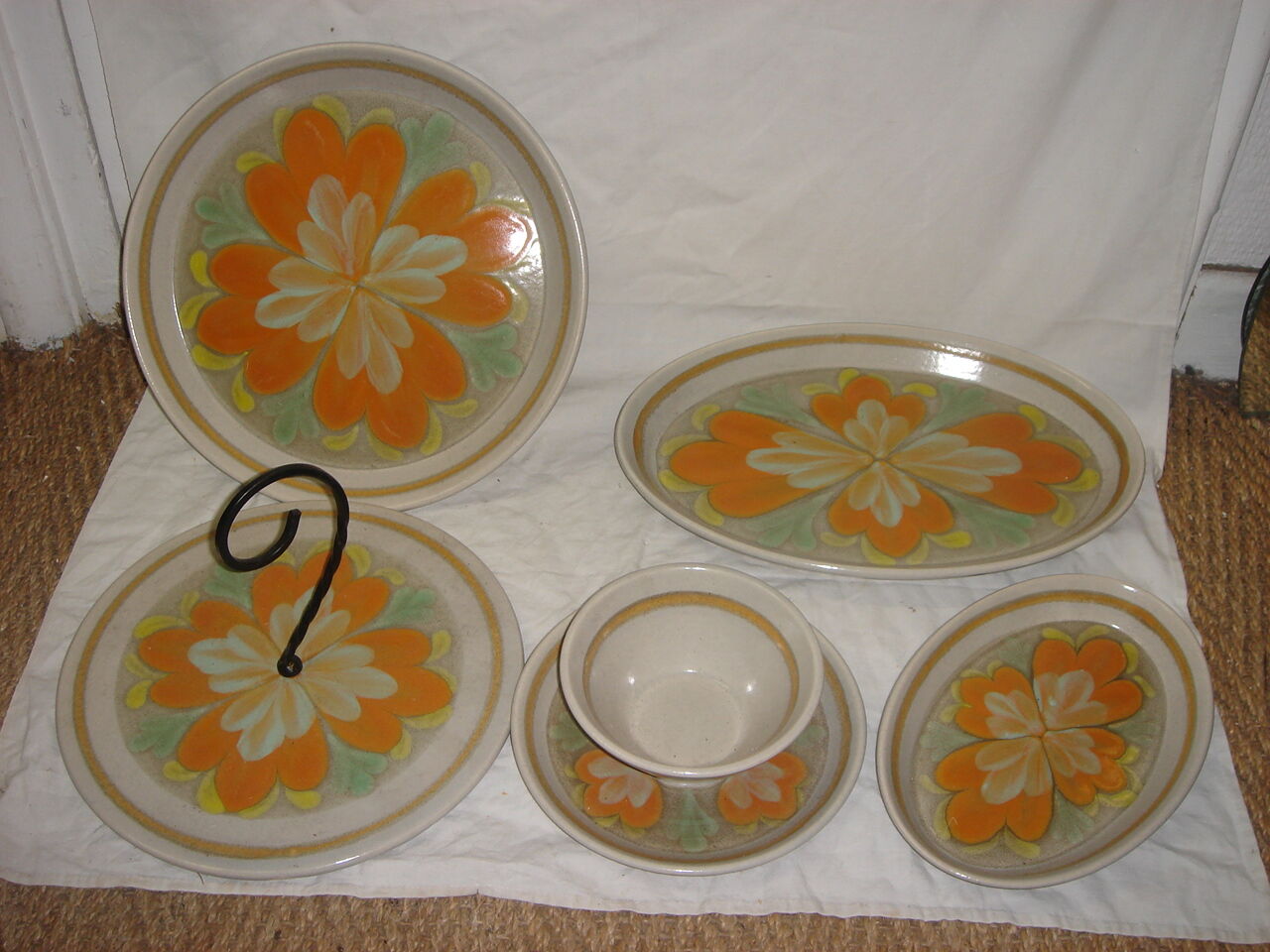 1970 Georgia sandstone table service hand painted