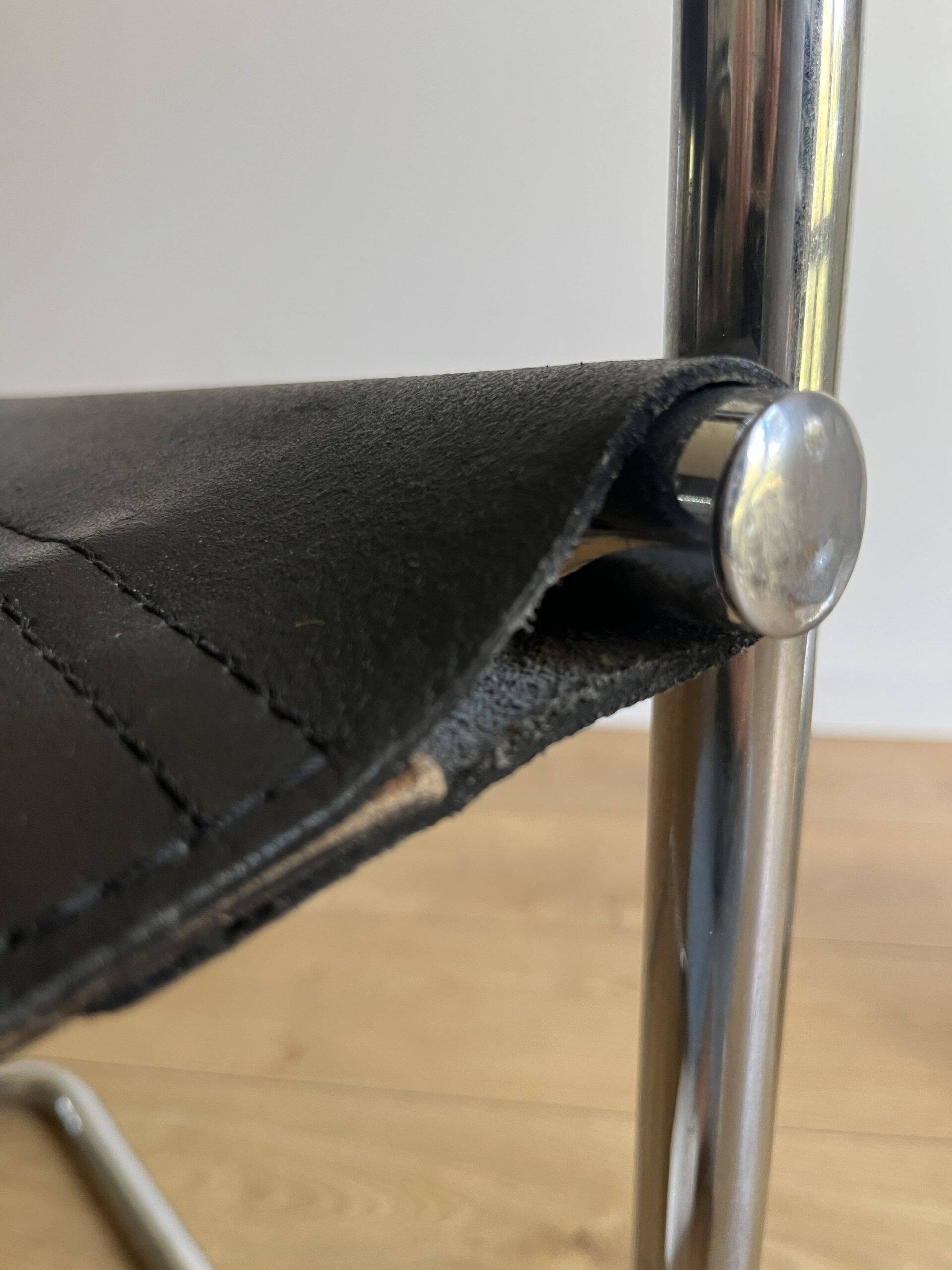 Black leather cantilever armchair Bauhaus design