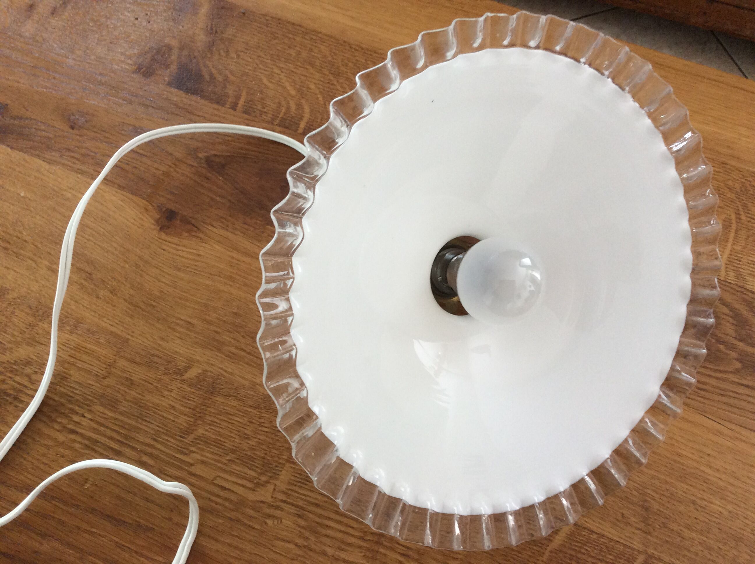 Old suspension in dented opaline