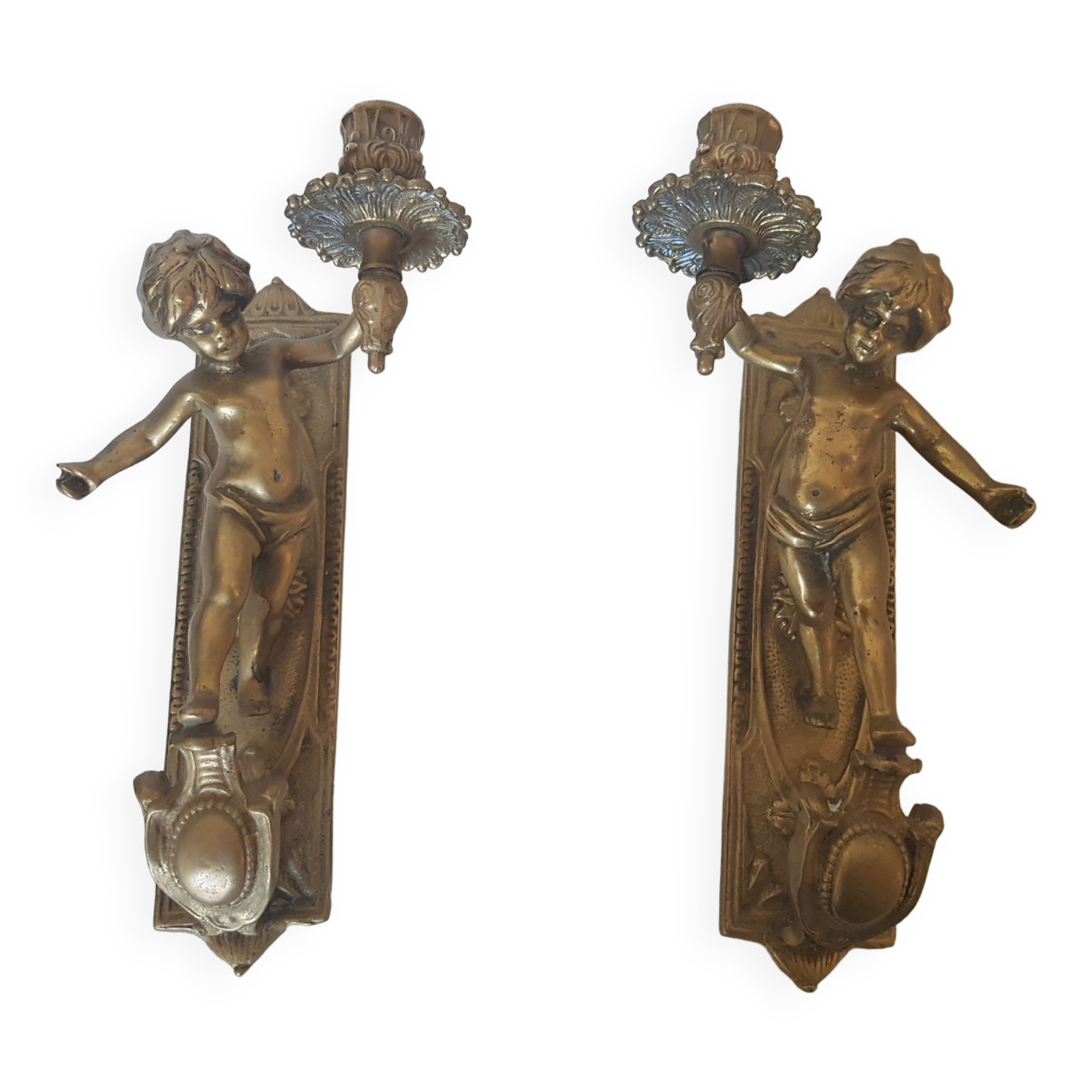 Pair of candlesticks in bronze