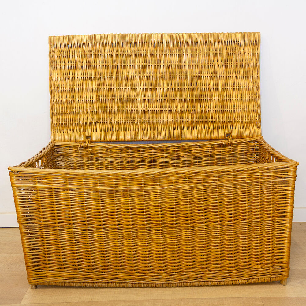 Vintage wicker trunk, Spain 1970